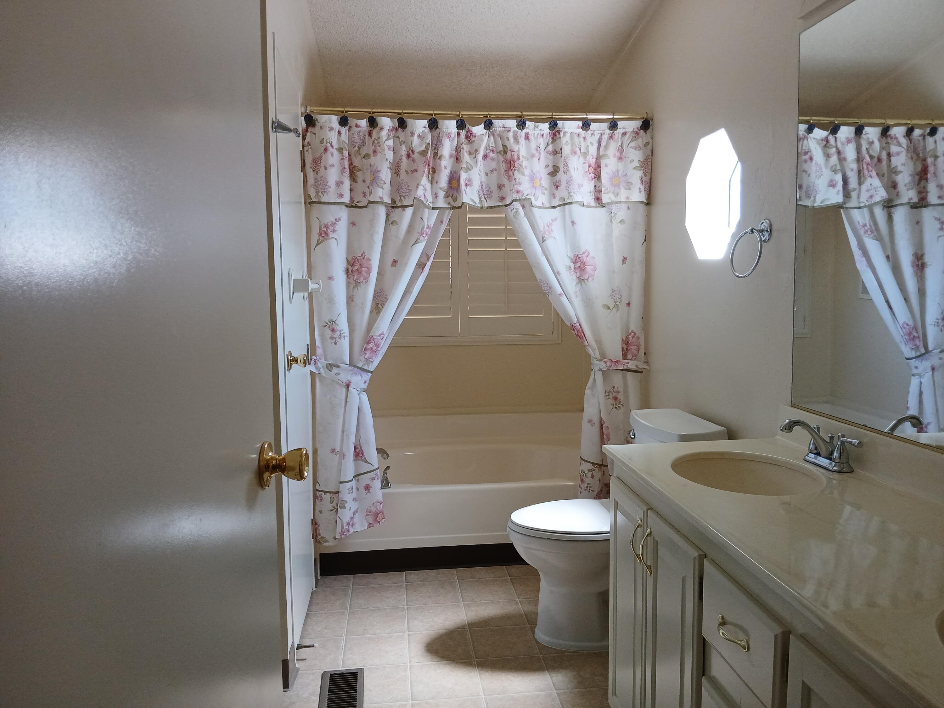 2459 N Oaks St #127, Tulare, CA 93274