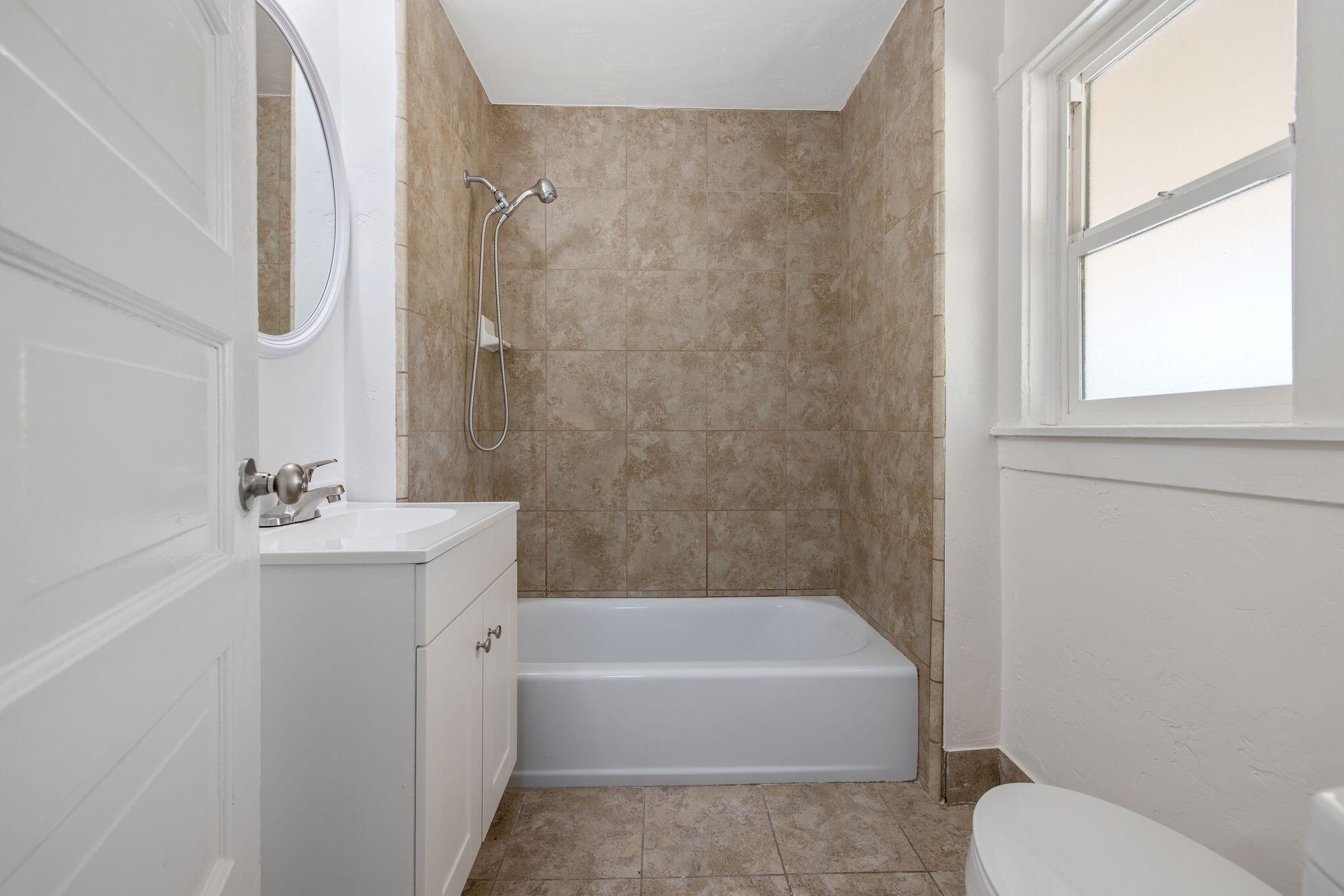 125 N N Hicks St #A, Visalia, CA 93291