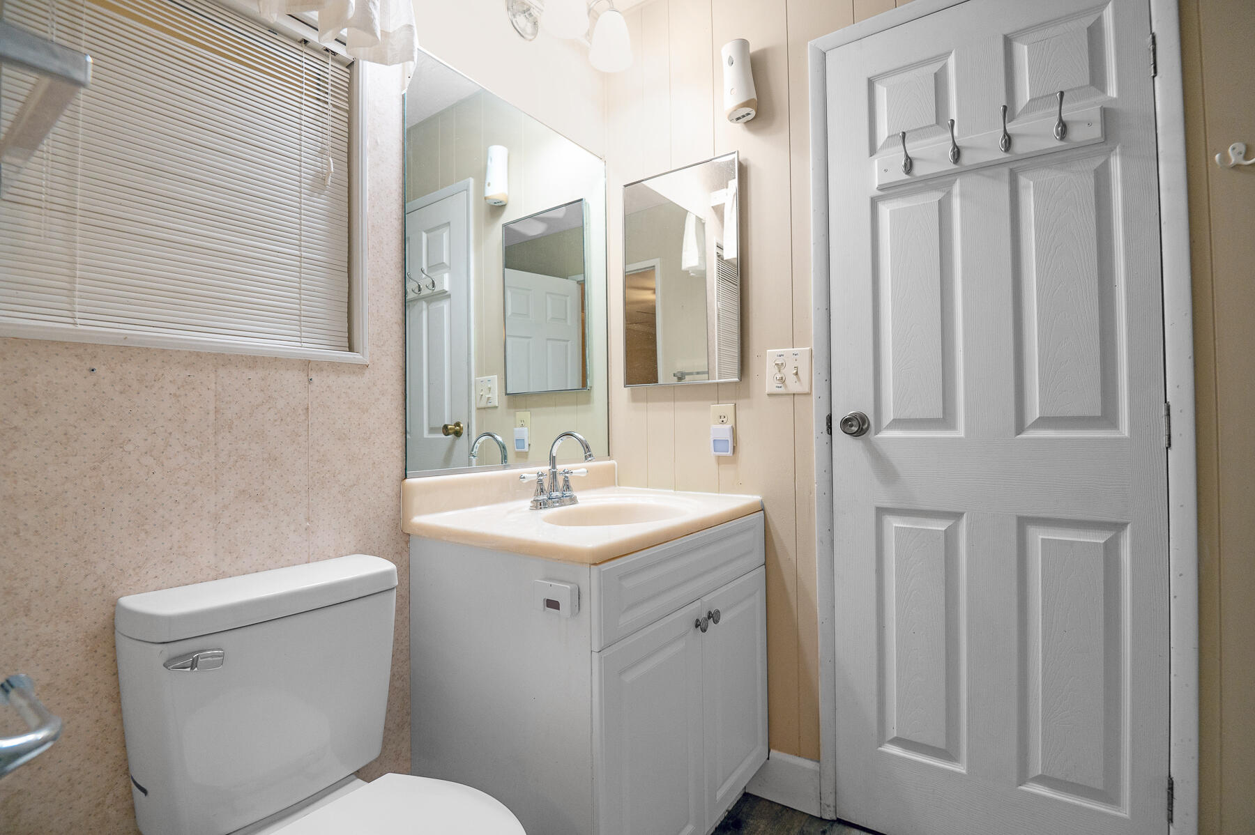 2400 W Midvalley Ave #Ld44, Visalia, CA 93277