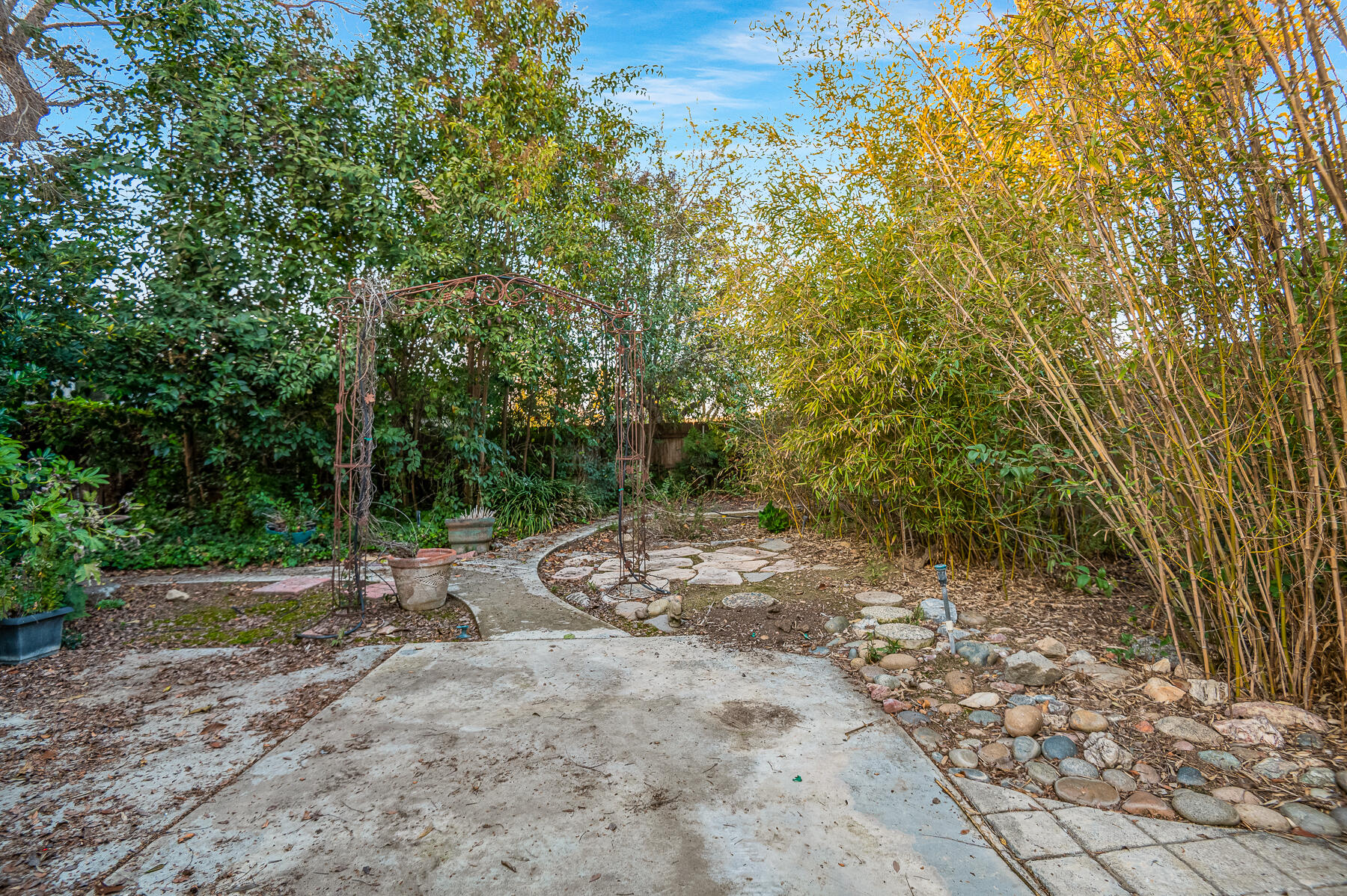 2400 W Midvalley Ave #Ld44, Visalia, CA 93277