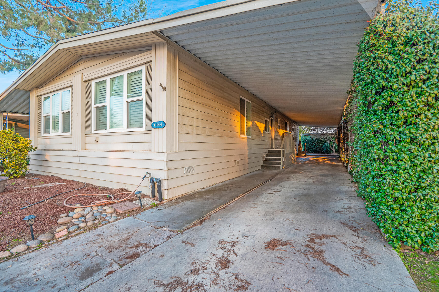 2400 W Midvalley Ave #Ld44, Visalia, CA 93277