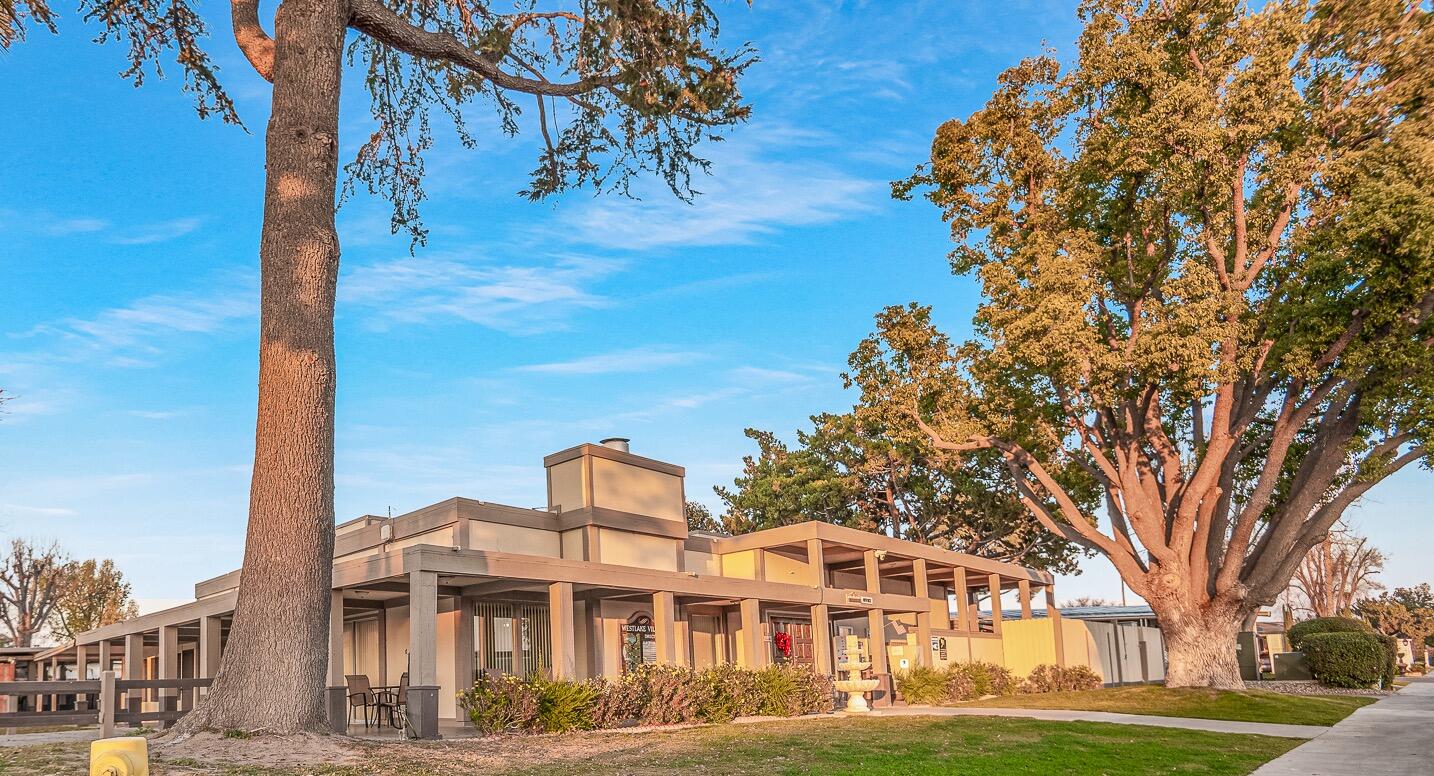 2400 W Midvalley Ave #Ld44, Visalia, CA 93277