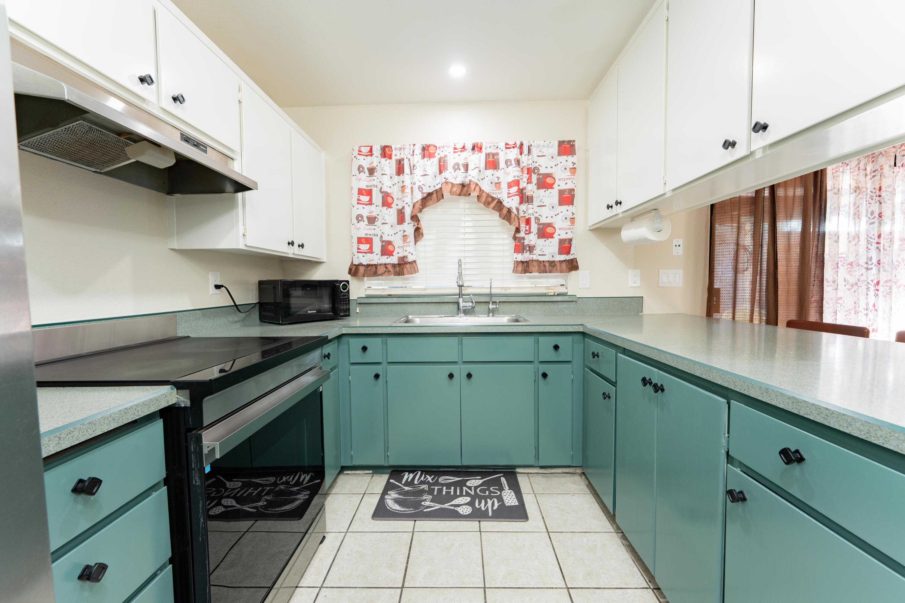 1818 S Cain St, Visalia, CA 93292