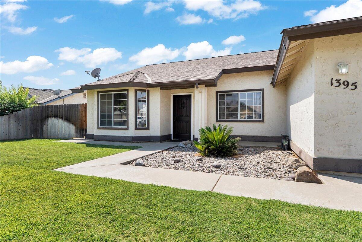 1395 Pine Dr, Lemoore, CA 93245
