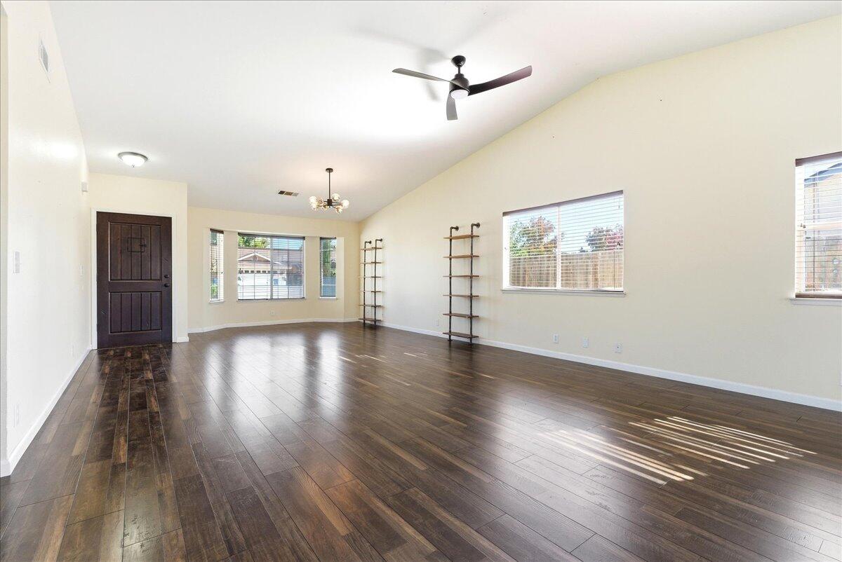 1395 Pine Dr, Lemoore, CA 93245