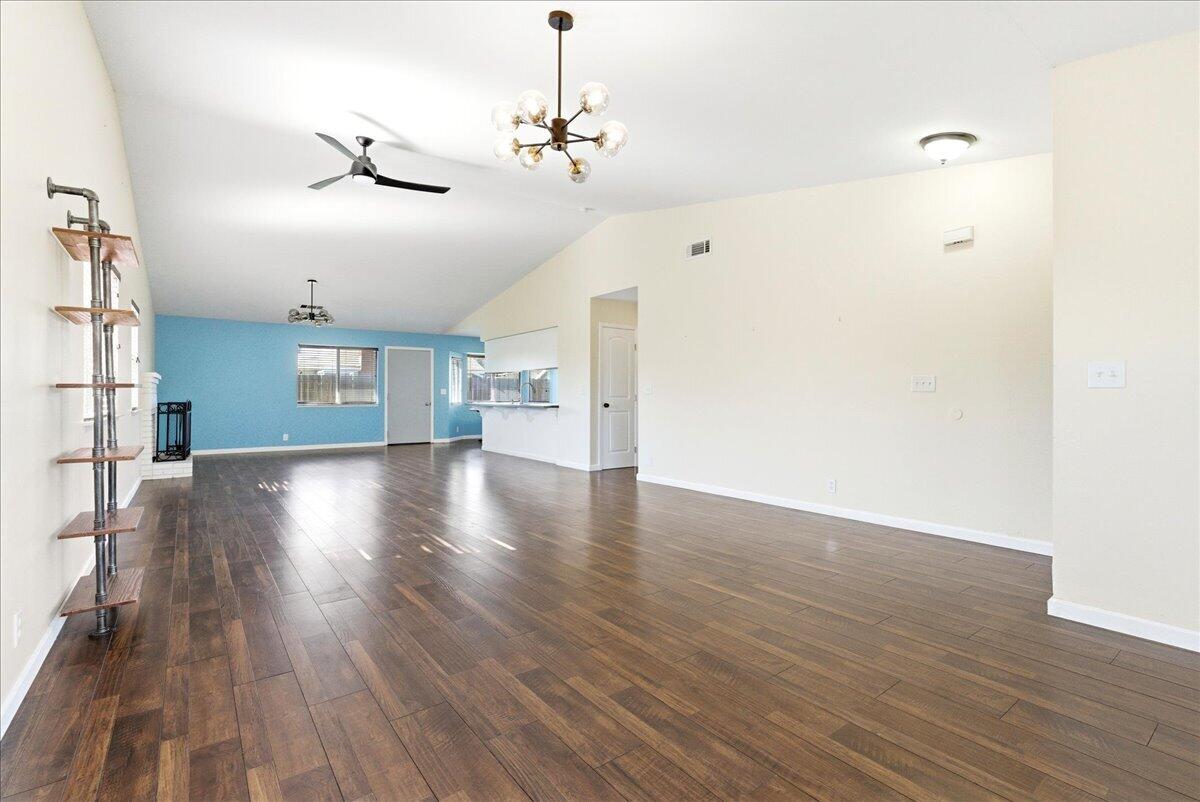 1395 Pine Dr, Lemoore, CA 93245