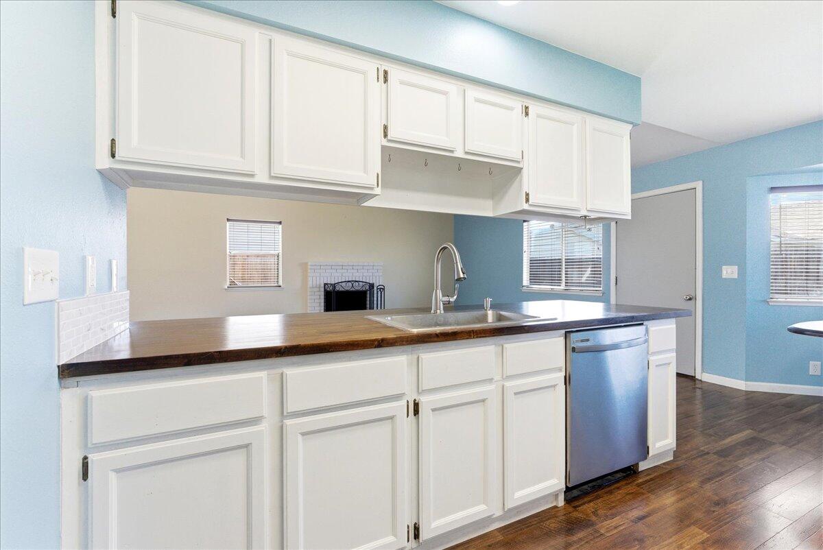 1395 Pine Dr, Lemoore, CA 93245