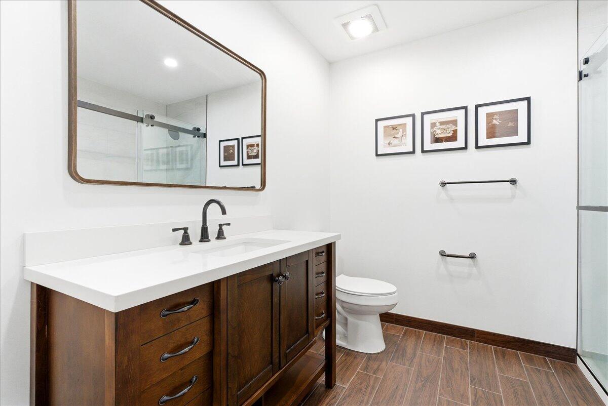 1395 Pine Dr, Lemoore, CA 93245