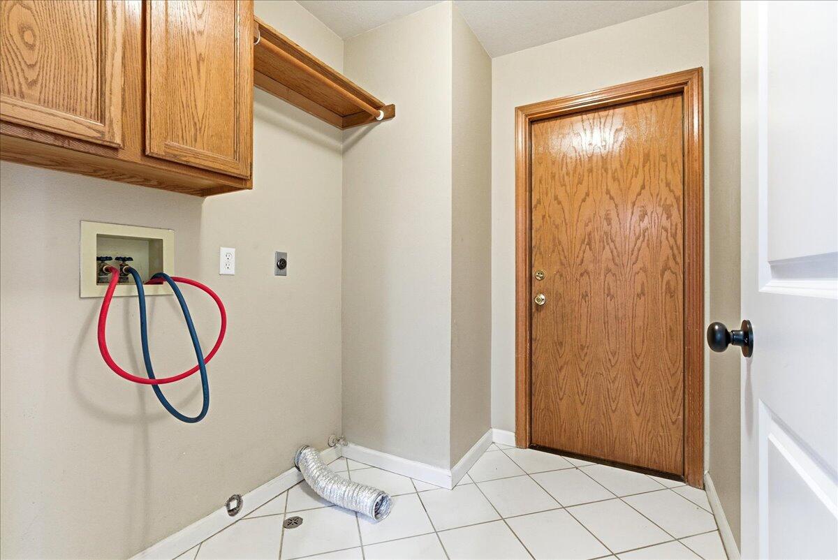 1395 Pine Dr, Lemoore, CA 93245