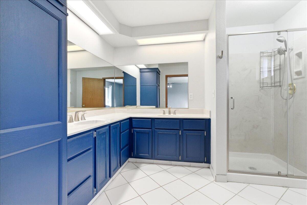 1395 Pine Dr, Lemoore, CA 93245