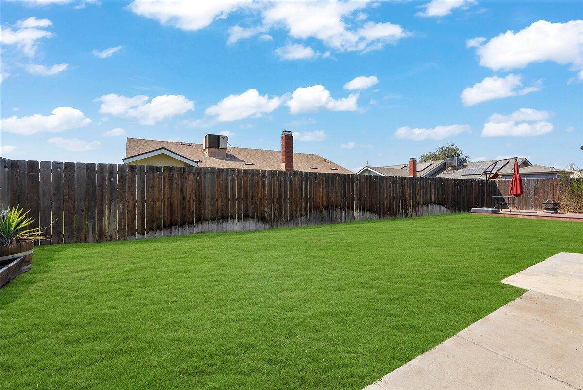 1395 Pine Dr, Lemoore, CA 93245