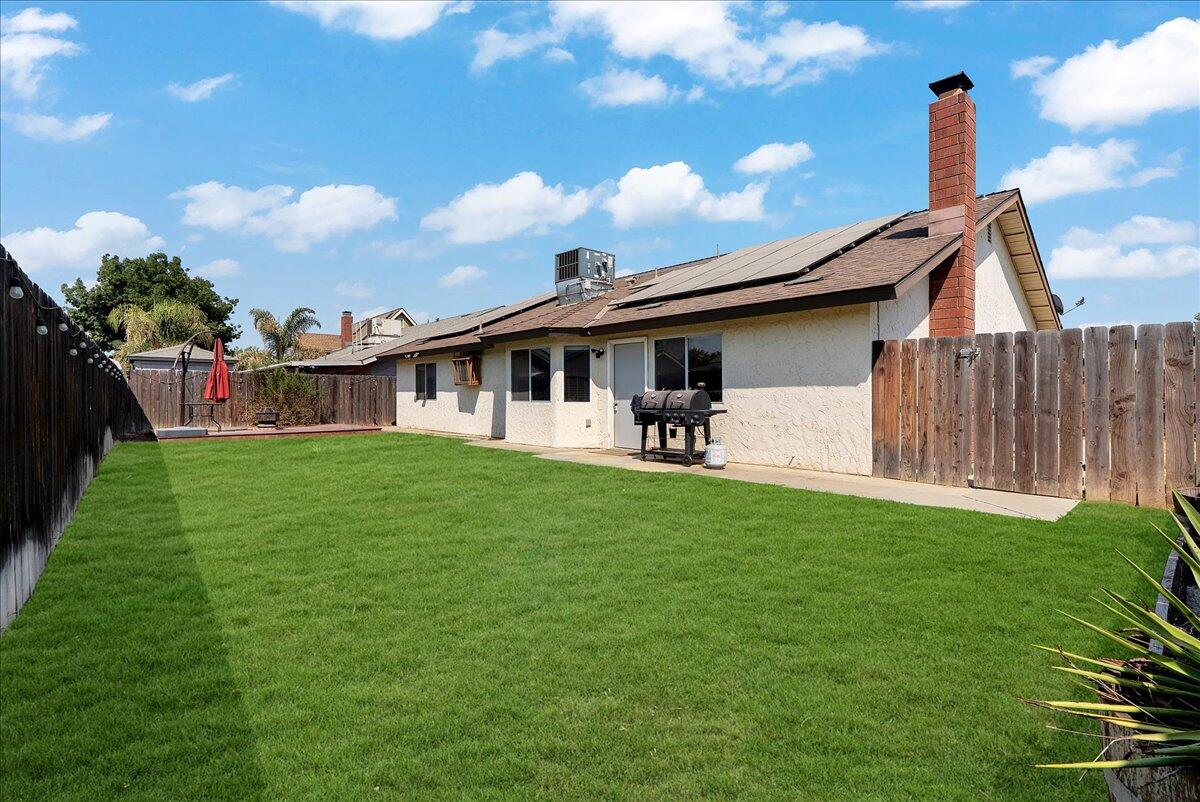 1395 Pine Dr, Lemoore, CA 93245