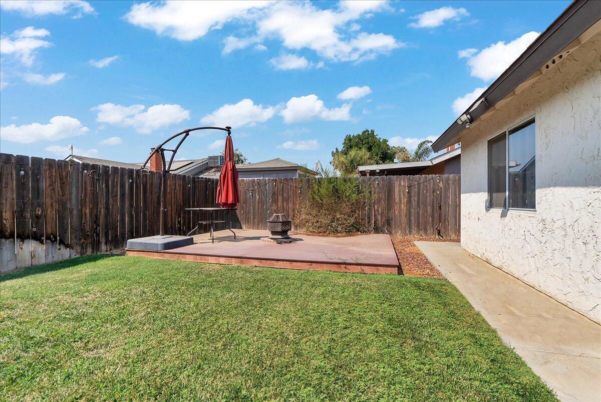 1395 Pine Dr, Lemoore, CA 93245