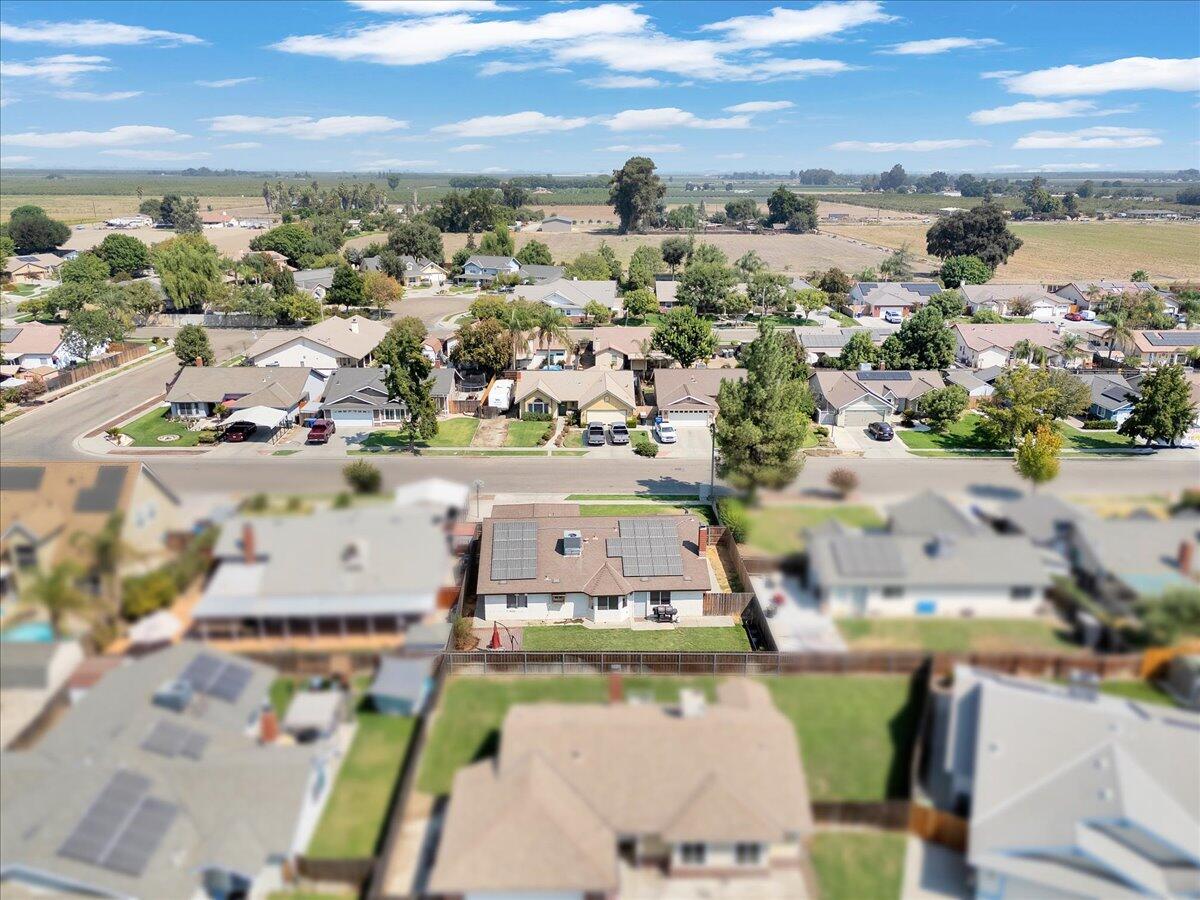 1395 Pine Dr, Lemoore, CA 93245