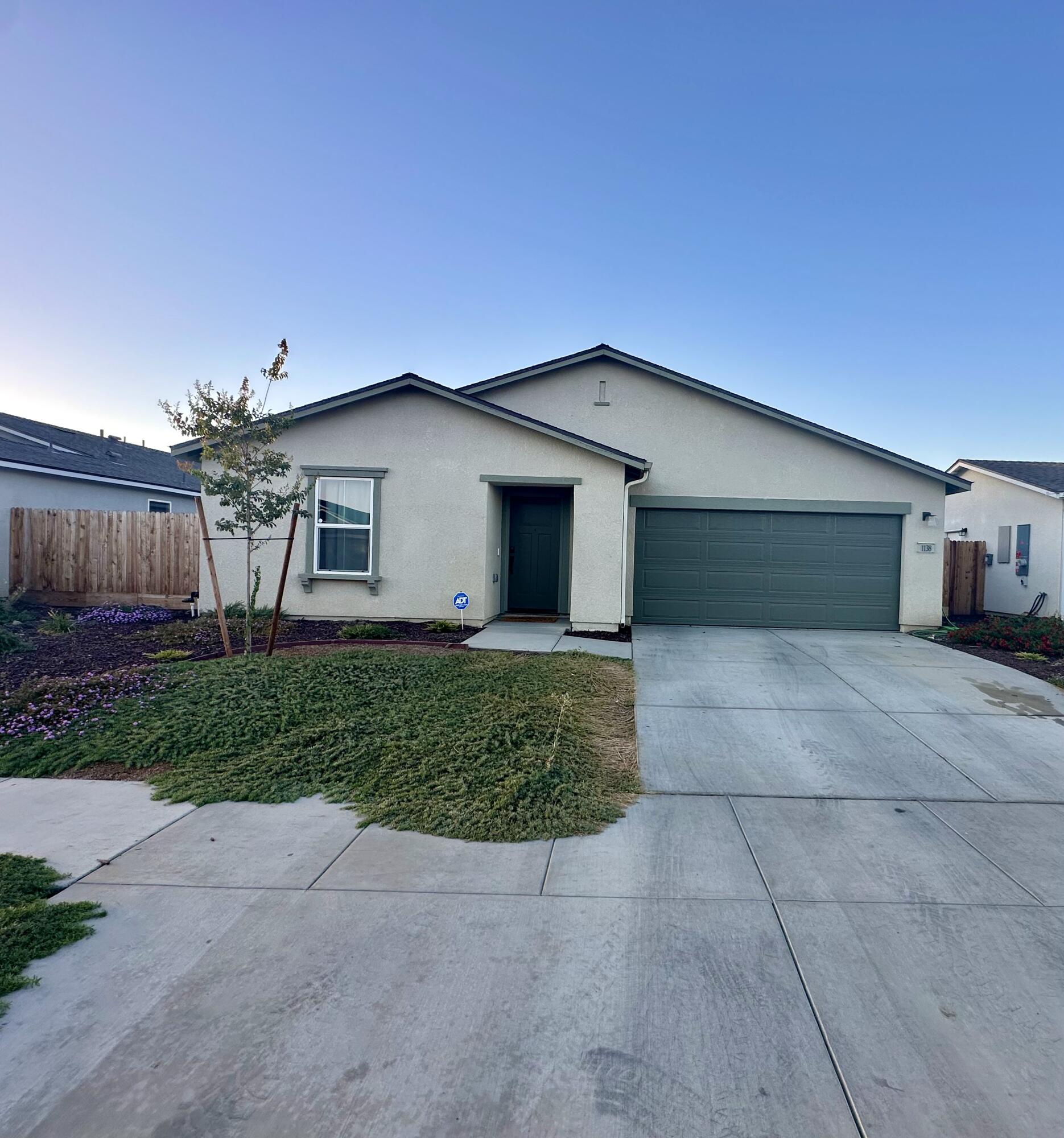 1138 E Packwood Ave, Visalia, CA 93292