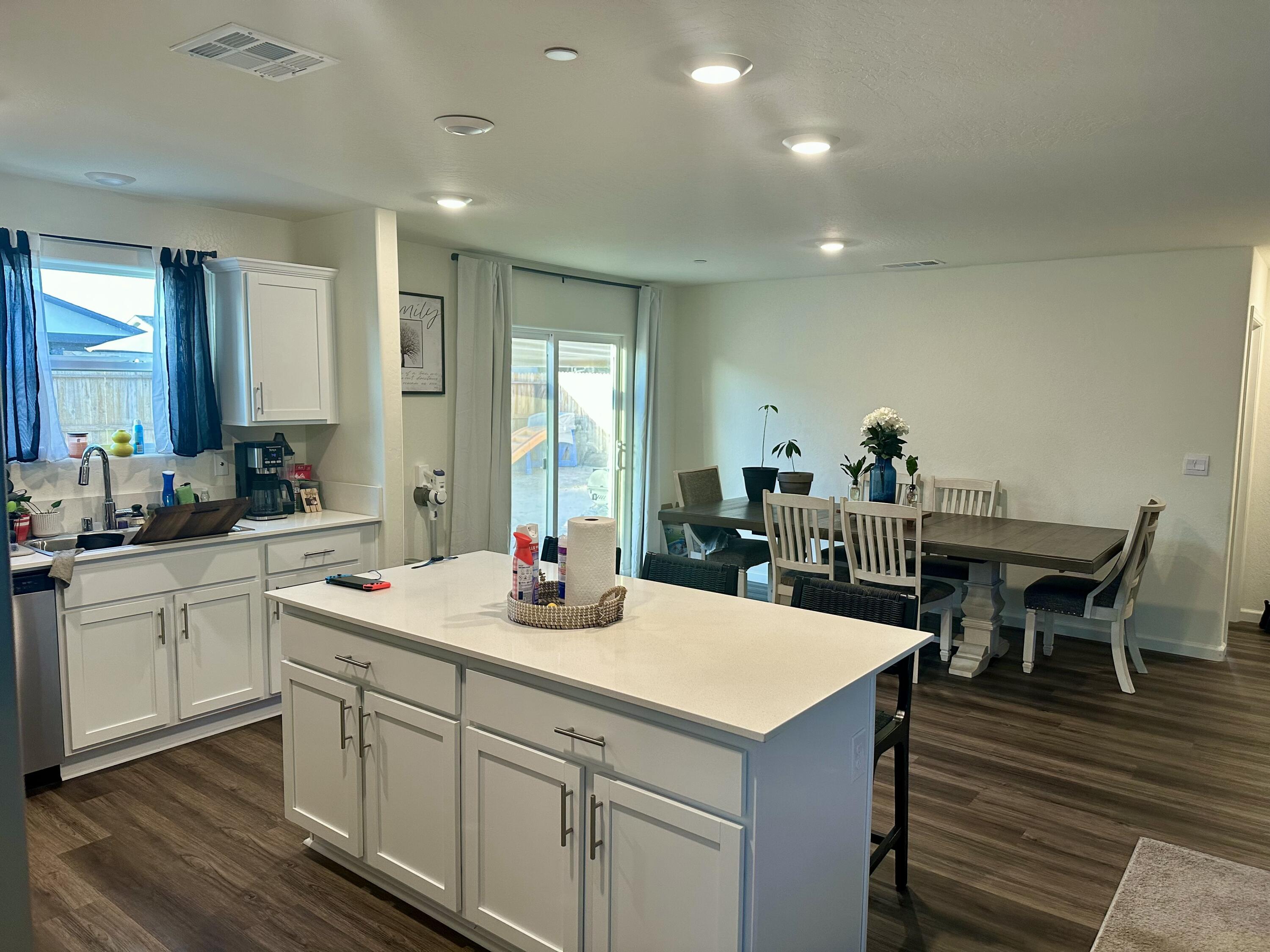 1138 E Packwood Ave, Visalia, CA 93292