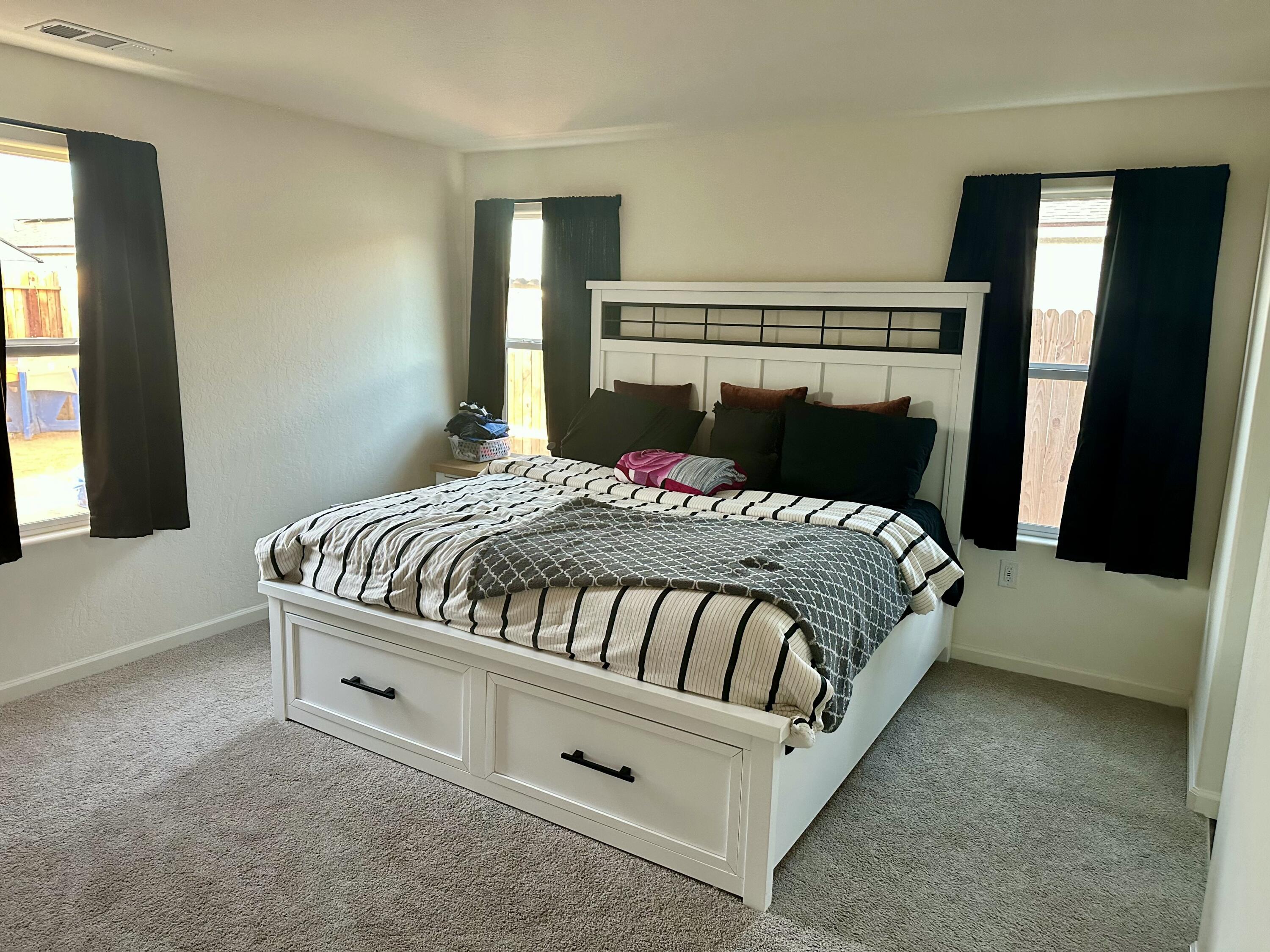 1138 E Packwood Ave, Visalia, CA 93292