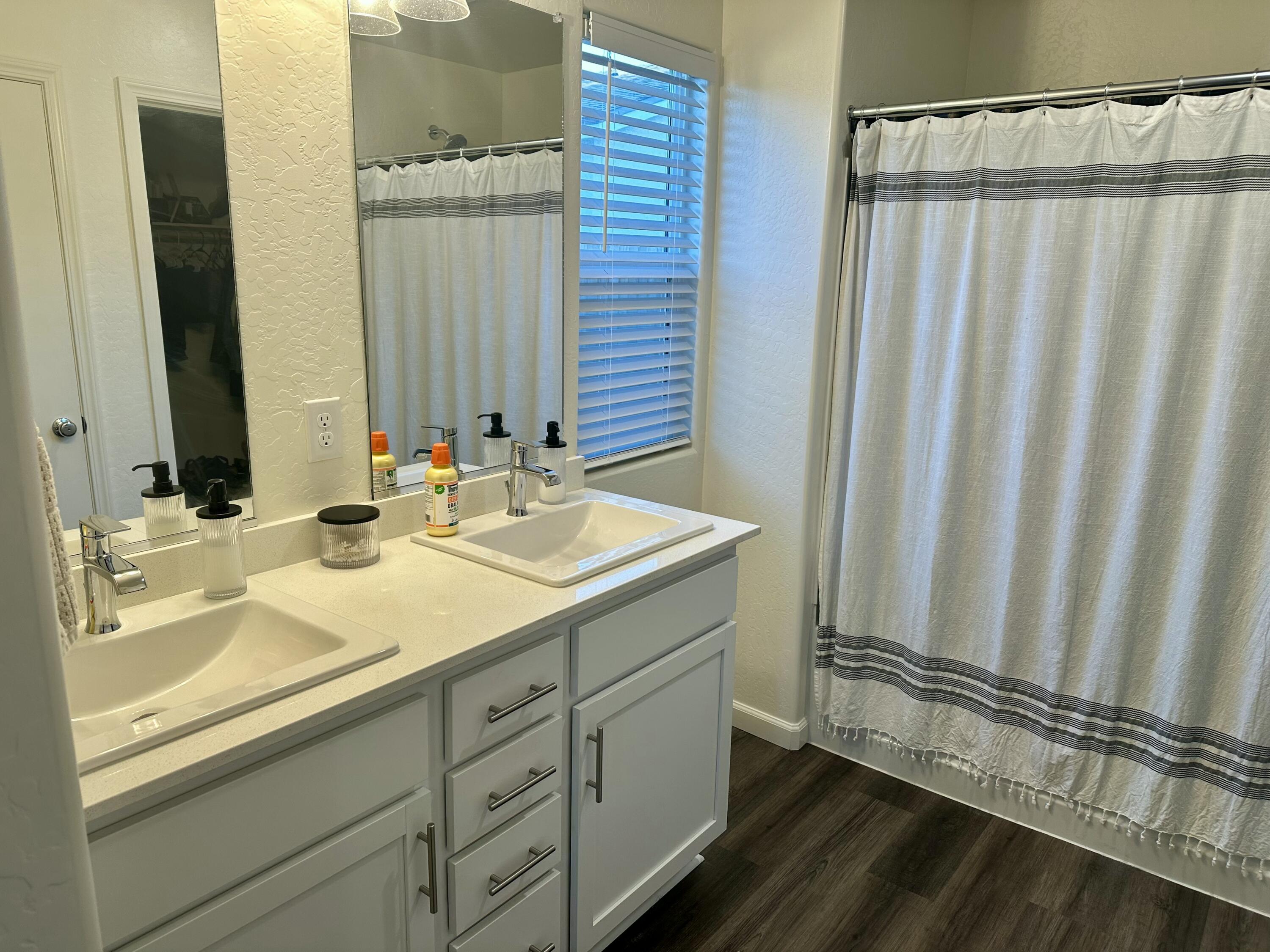 1138 E Packwood Ave, Visalia, CA 93292