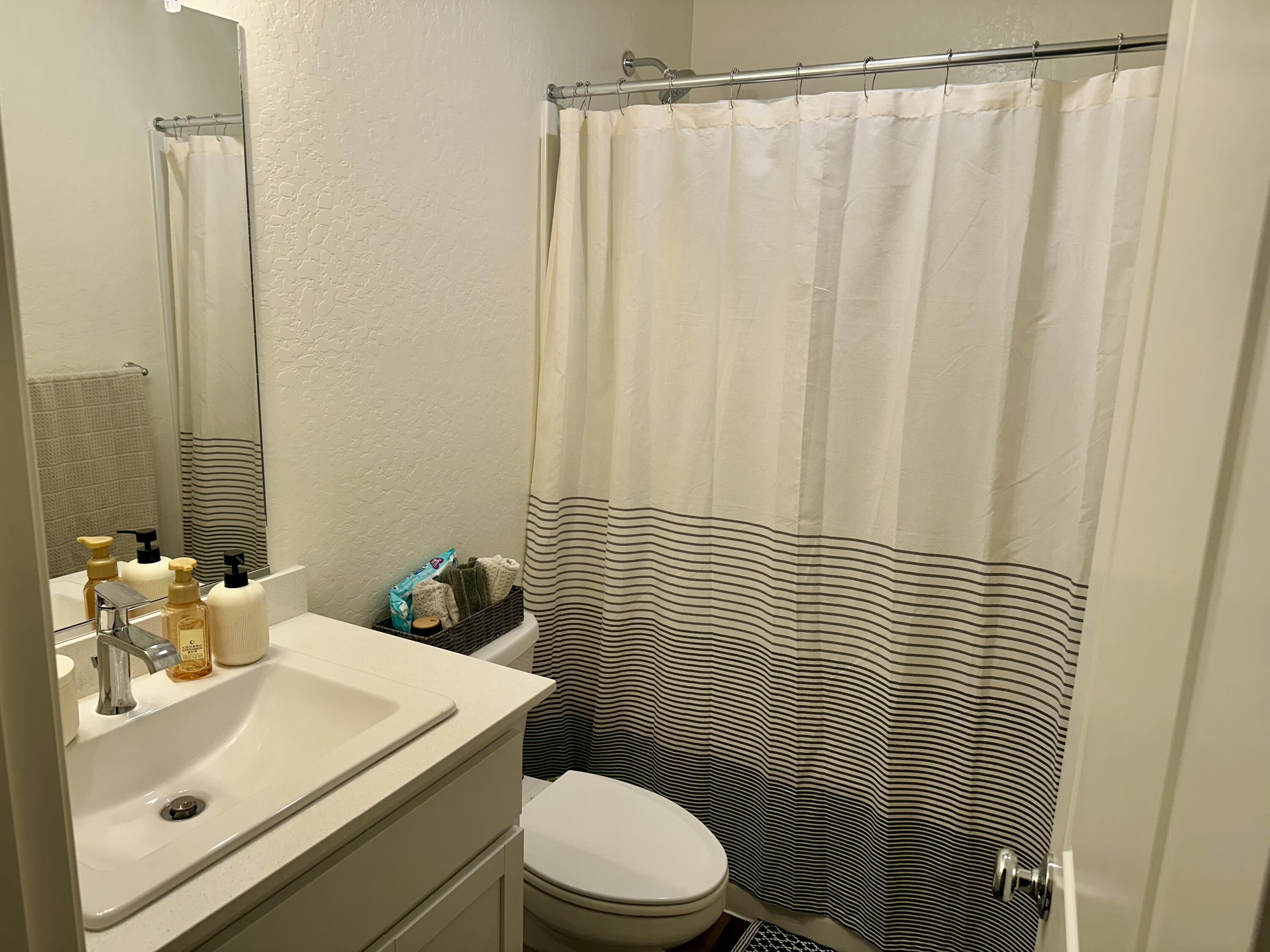 1138 E Packwood Ave, Visalia, CA 93292