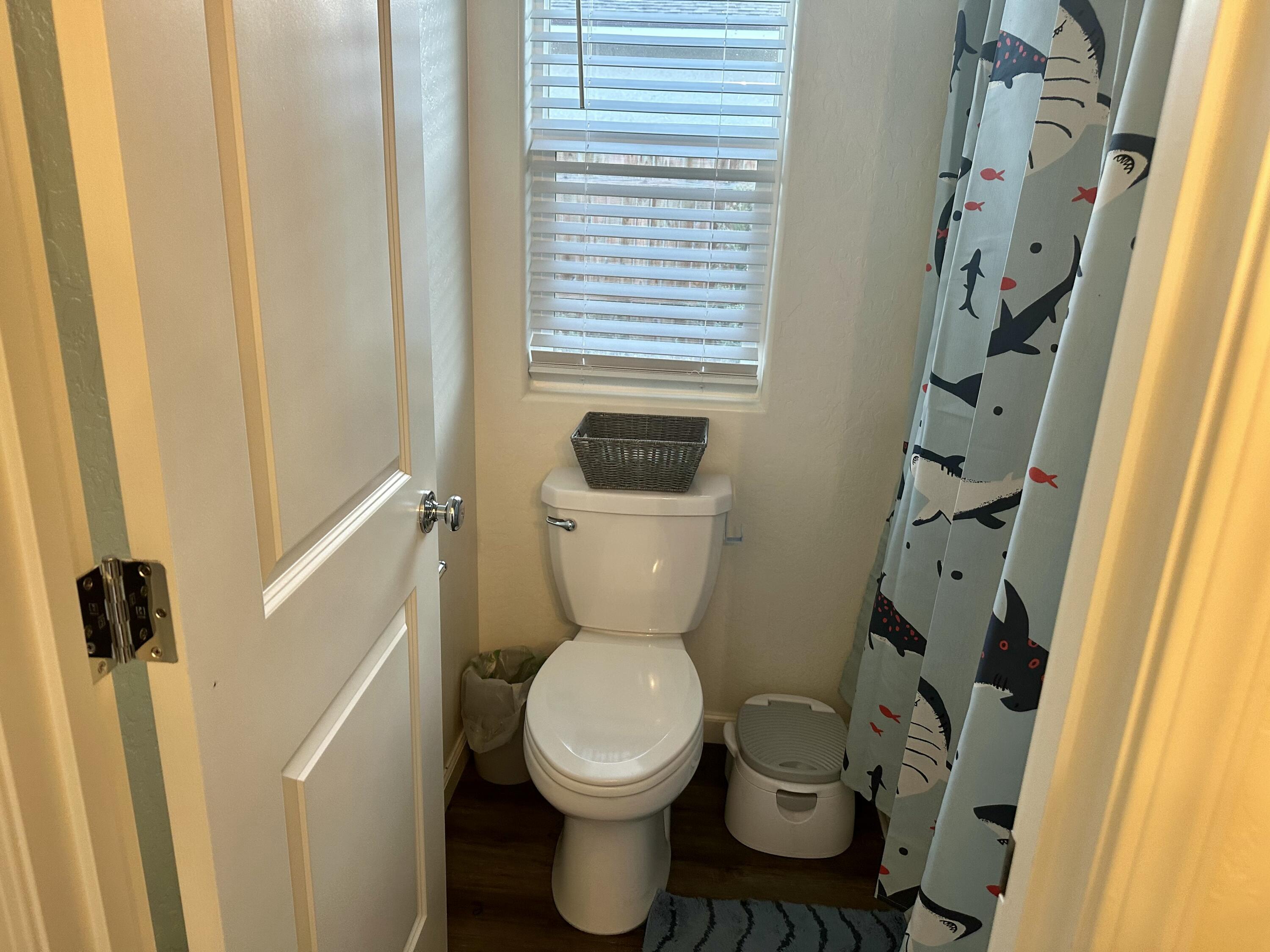 1138 E Packwood Ave, Visalia, CA 93292