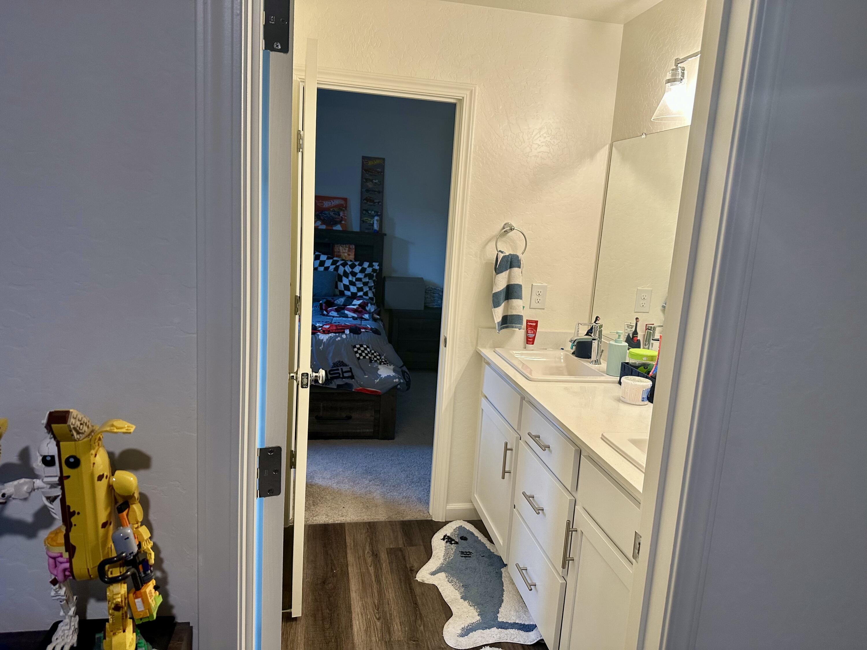 1138 E Packwood Ave, Visalia, CA 93292