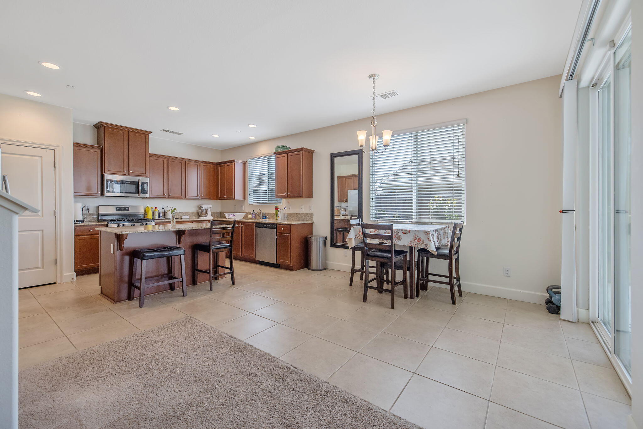 3043 Parks Ave, Tulare, CA 93274