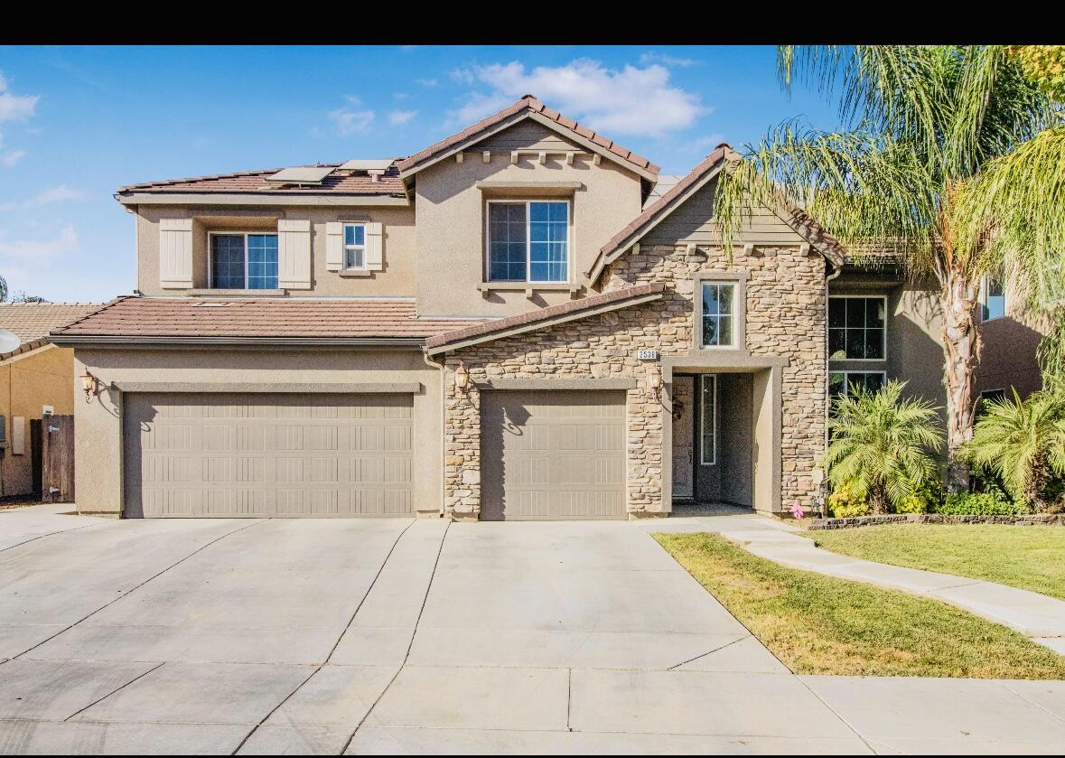 2536 W Stewart Ave, Visalia, CA 93291