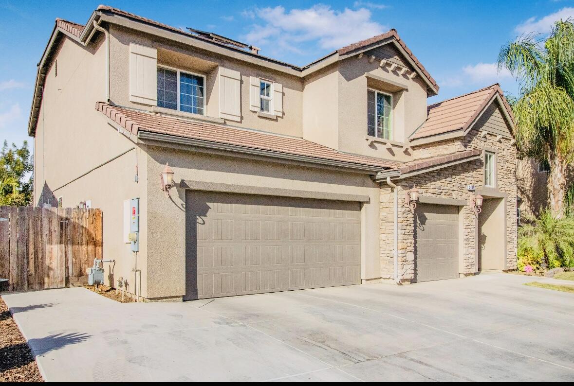 2536 W Stewart Ave, Visalia, CA 93291