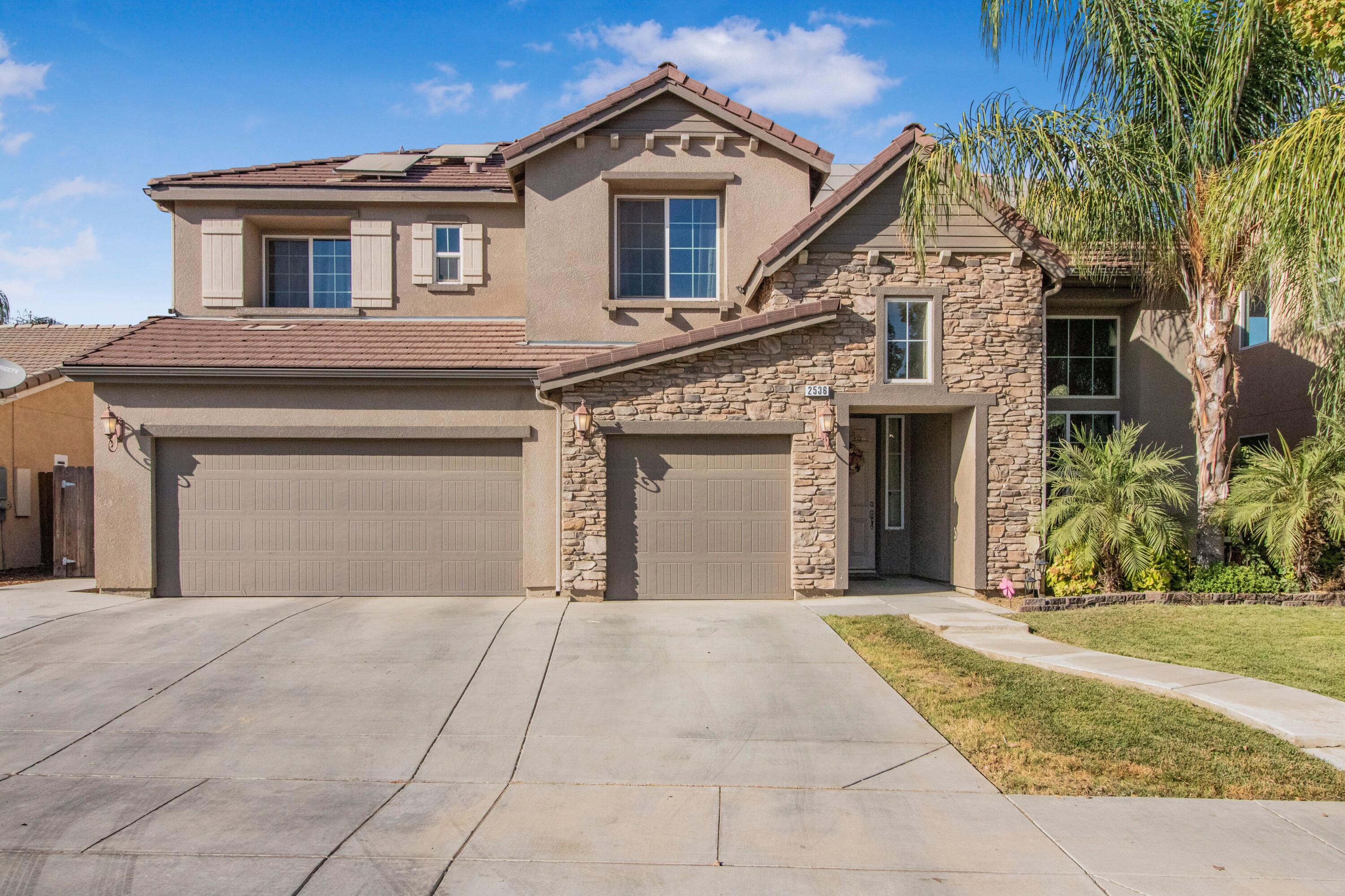 2536 W Stewart Ave, Visalia, CA 93291