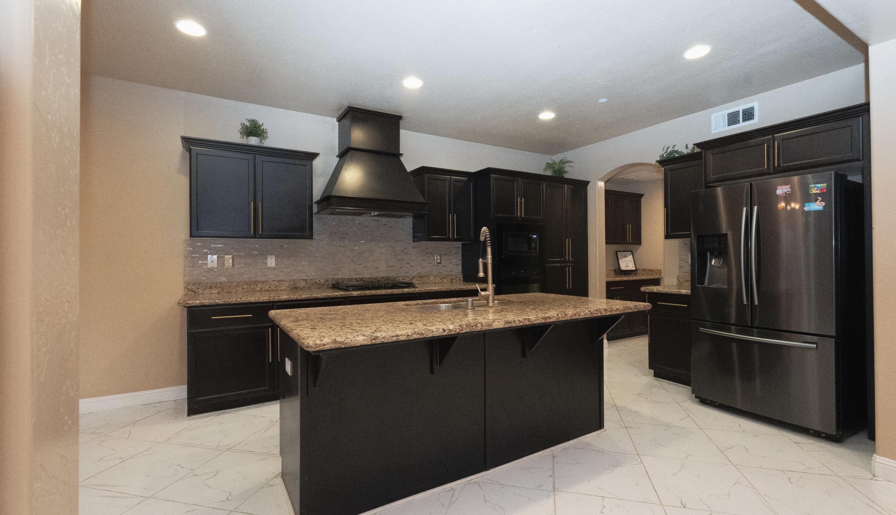 2536 W Stewart Ave, Visalia, CA 93291