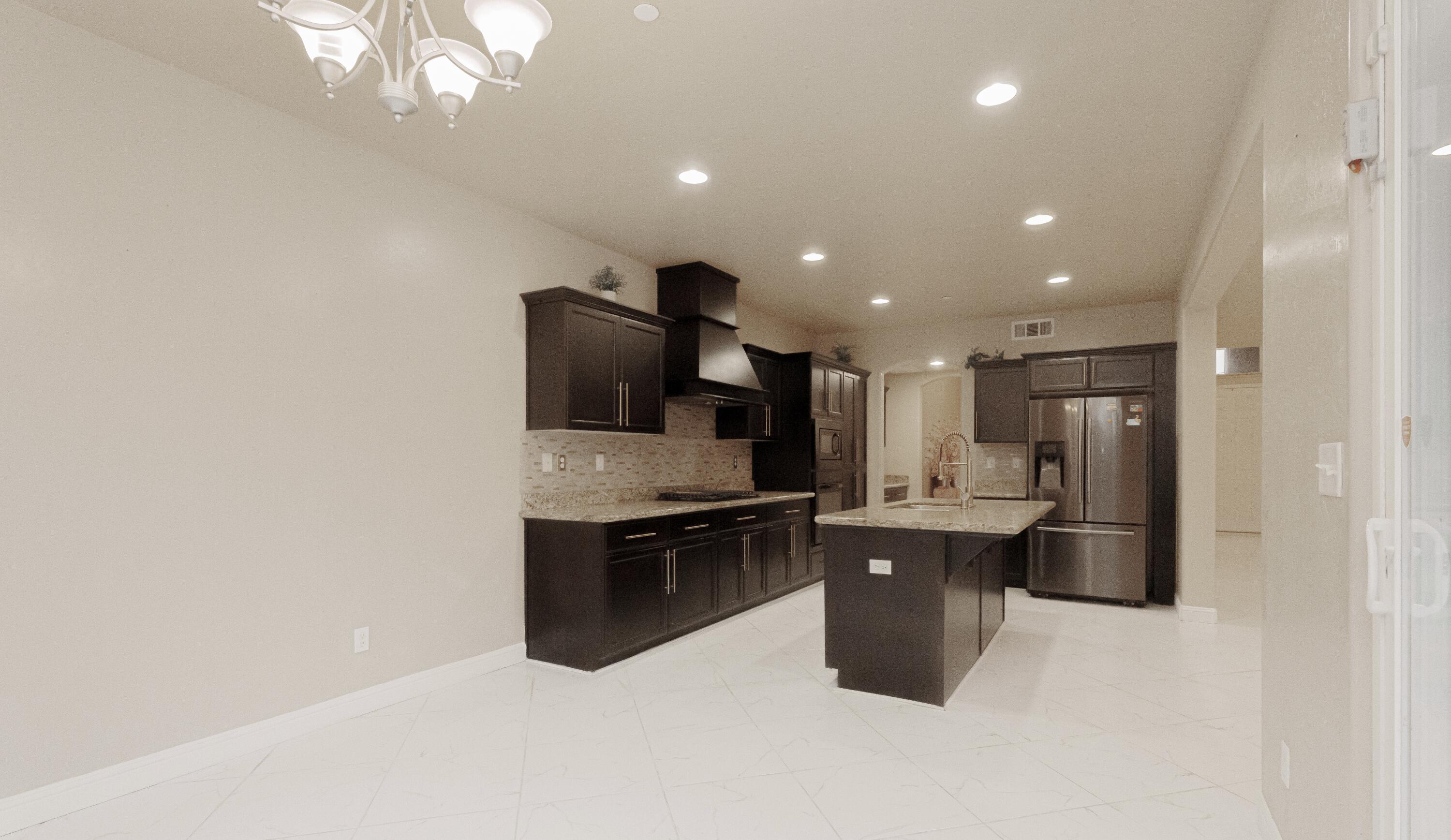 2536 W Stewart Ave, Visalia, CA 93291