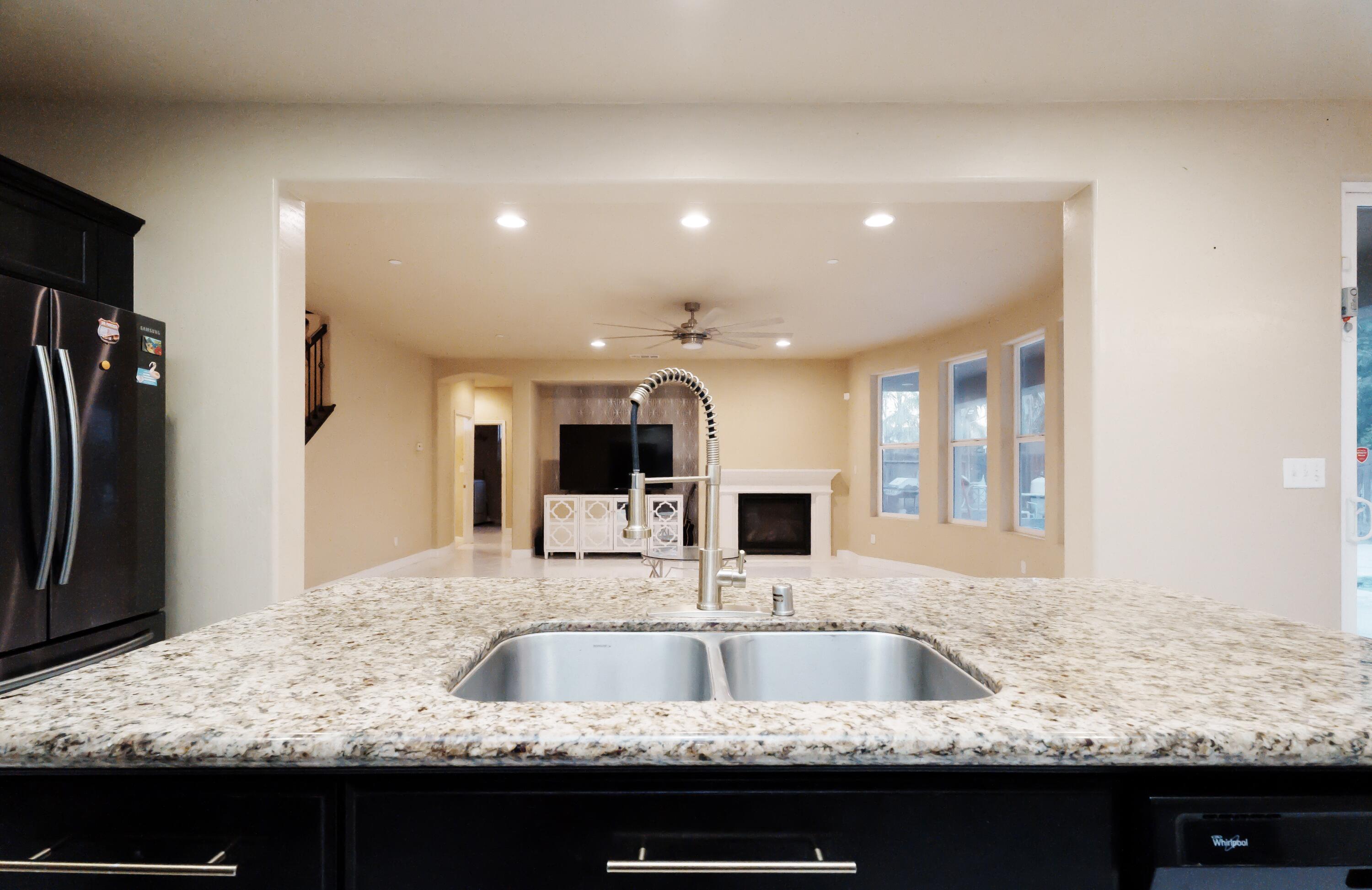 2536 W Stewart Ave, Visalia, CA 93291