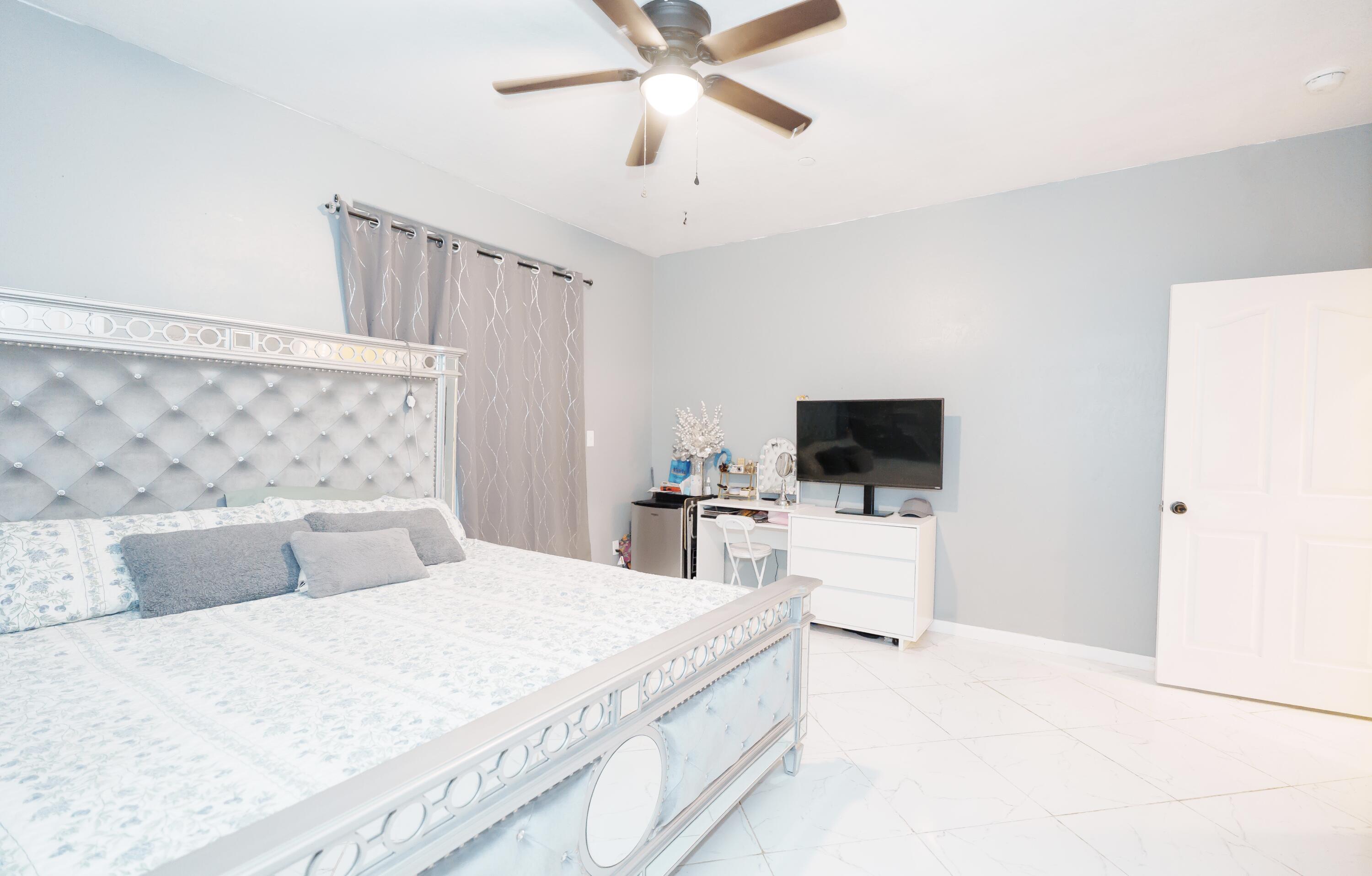 2536 W Stewart Ave, Visalia, CA 93291