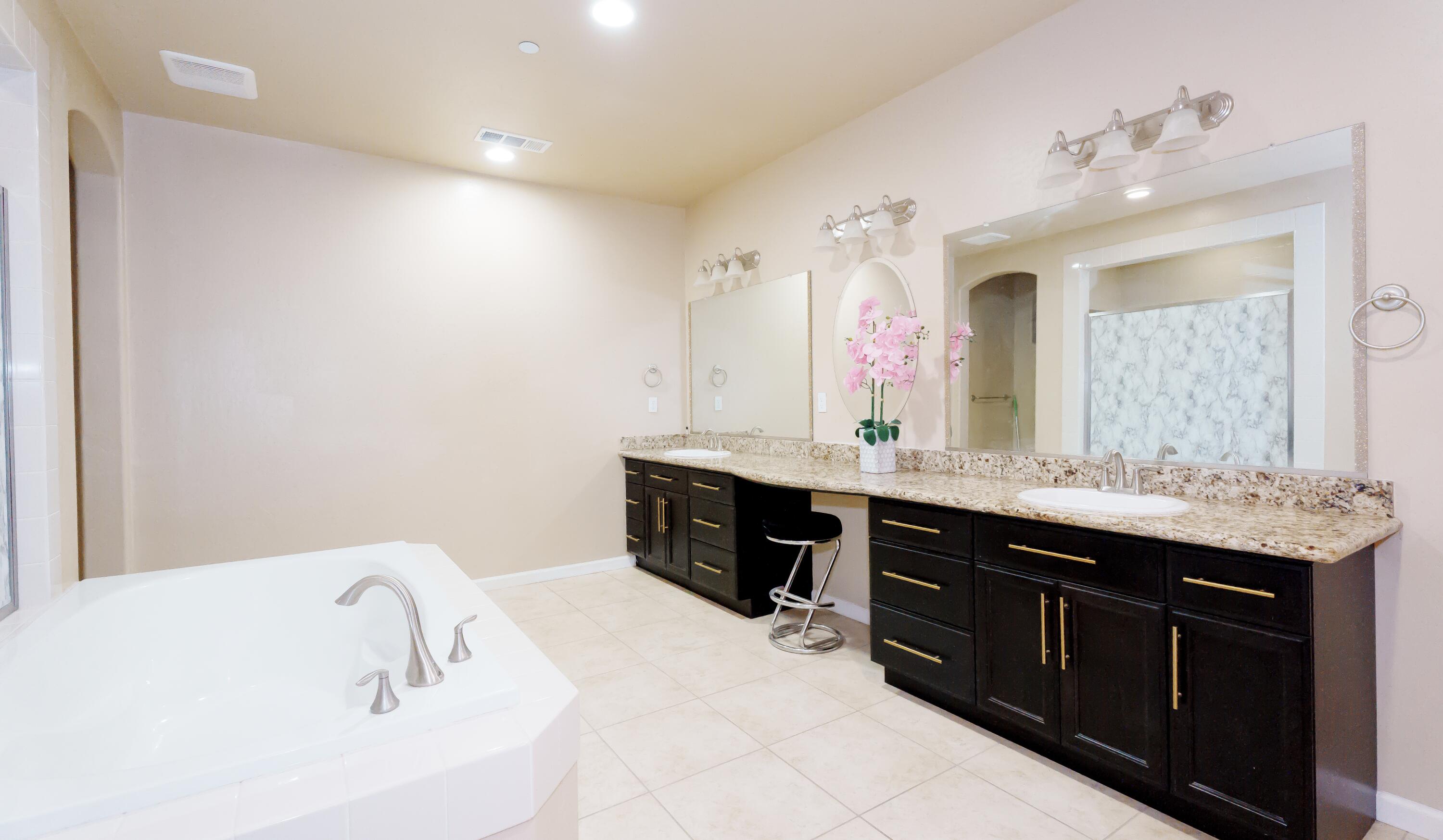 2536 W Stewart Ave, Visalia, CA 93291