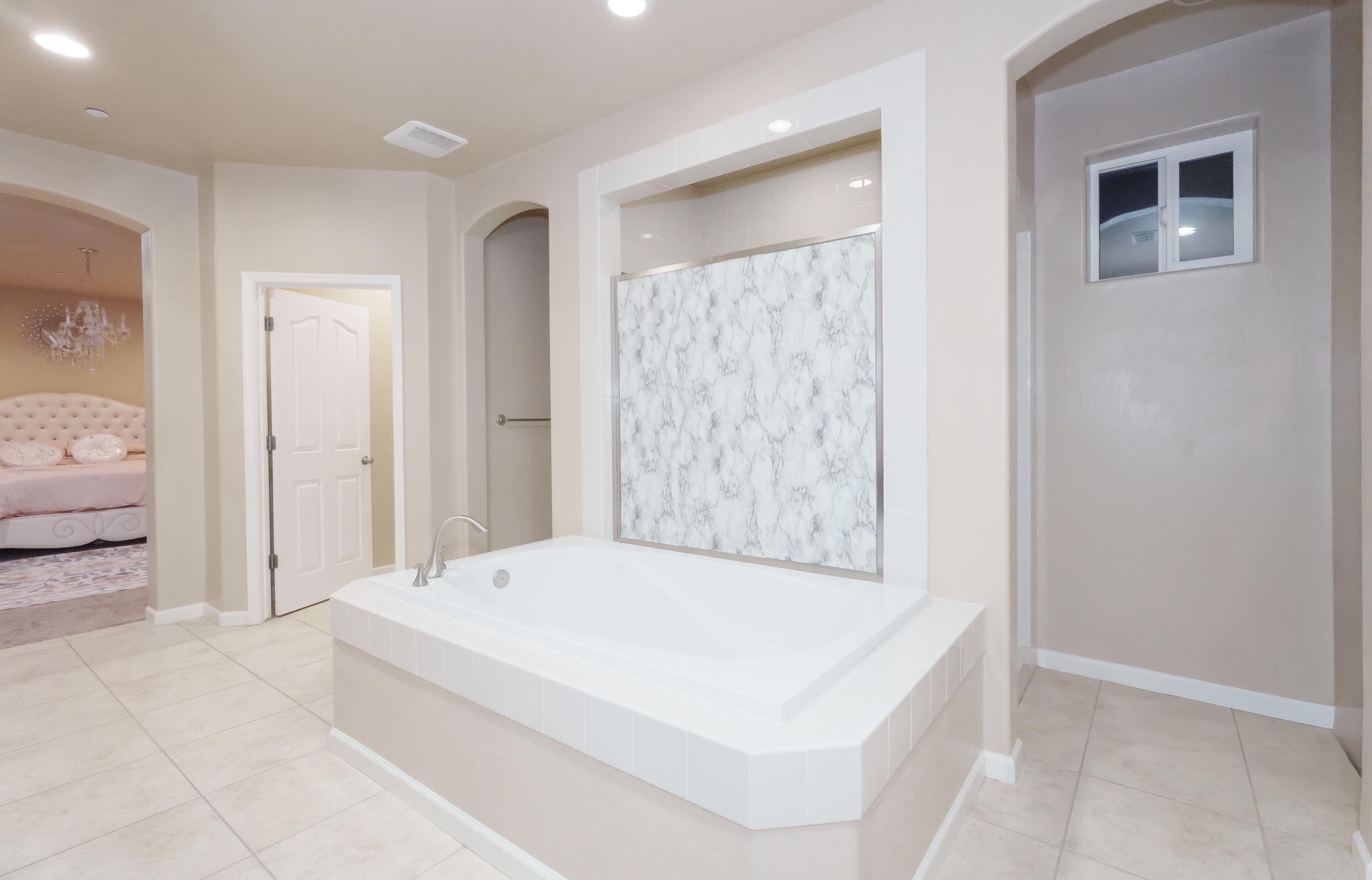 2536 W Stewart Ave, Visalia, CA 93291