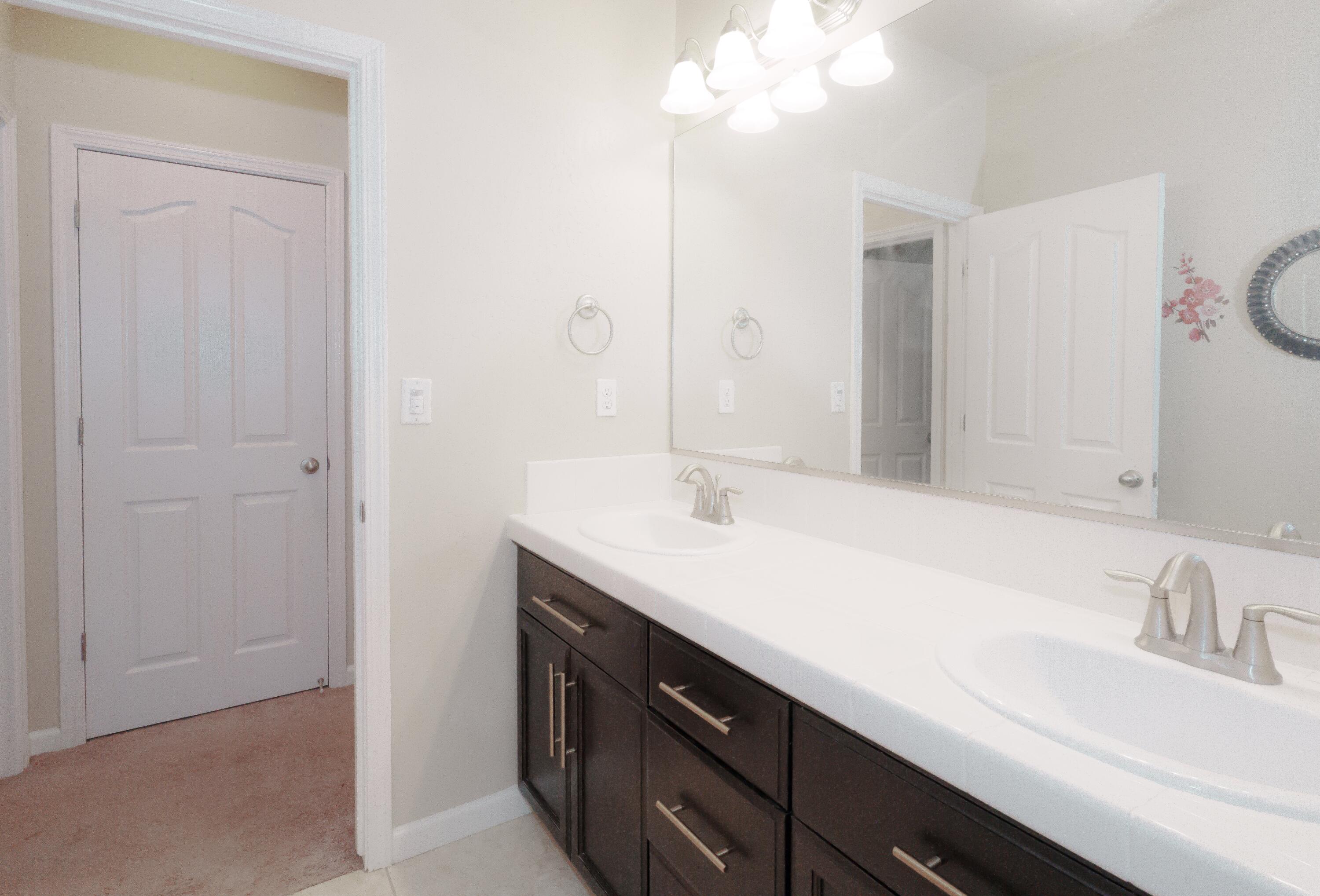 2536 W Stewart Ave, Visalia, CA 93291