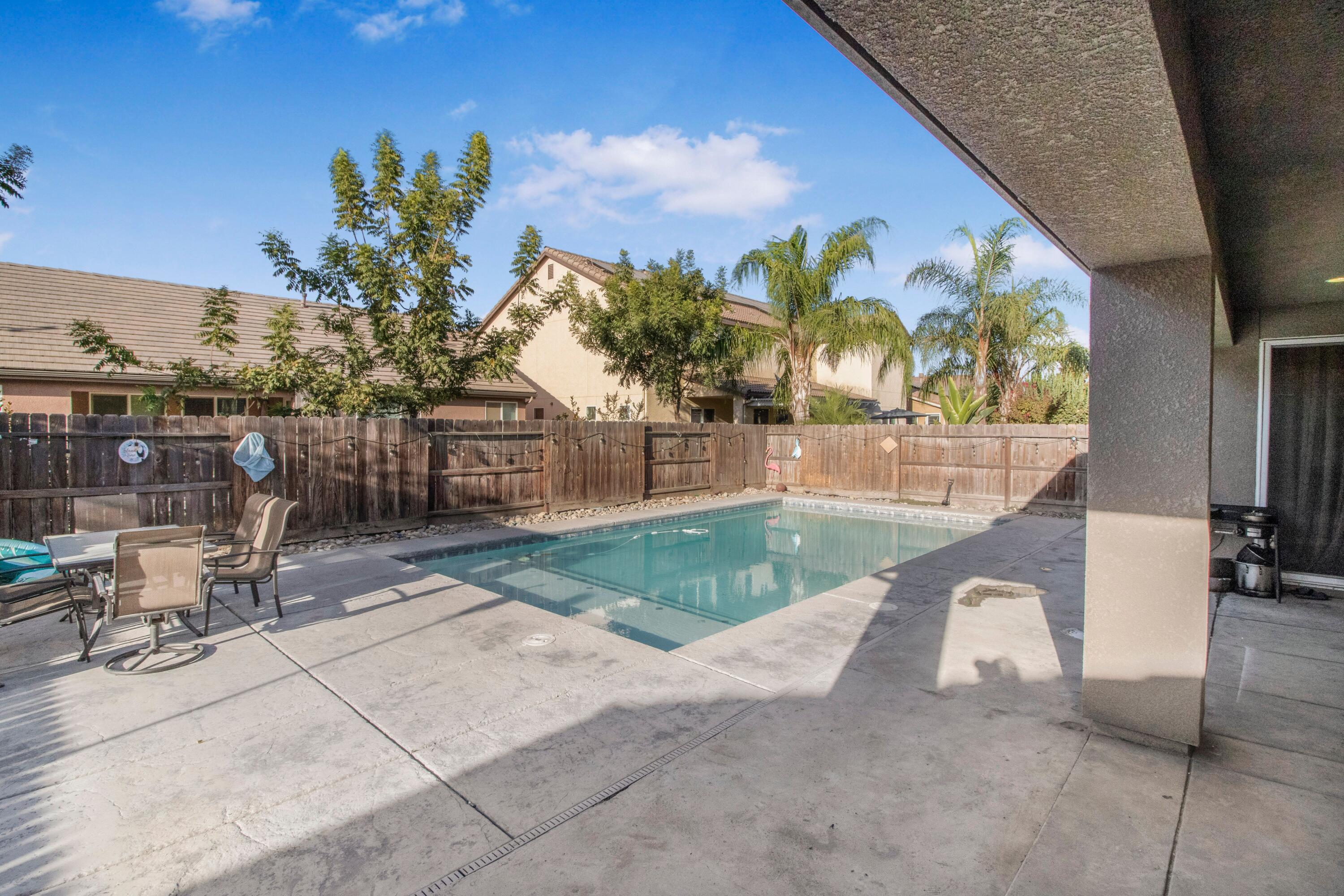 2536 W Stewart Ave, Visalia, CA 93291