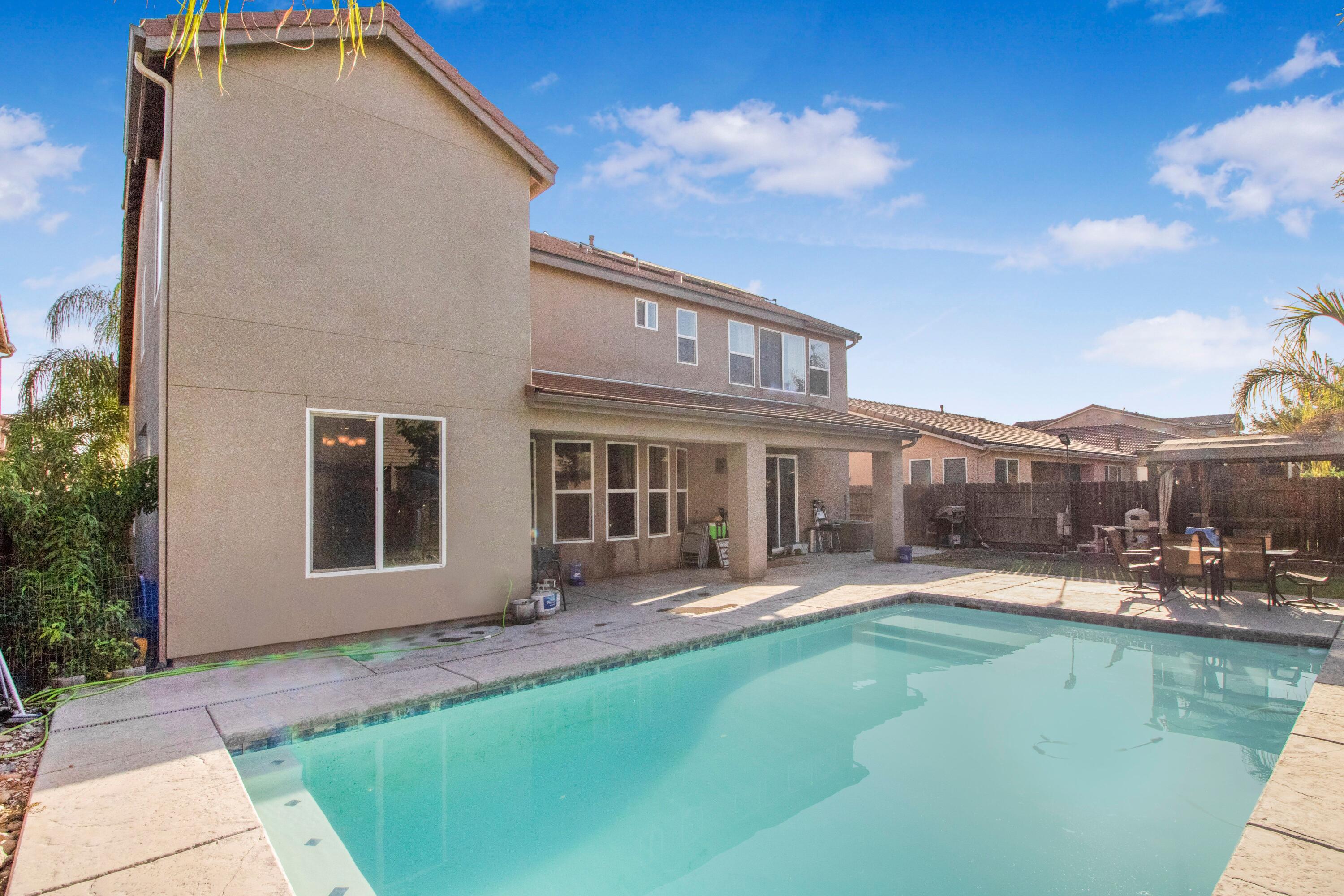 2536 W Stewart Ave, Visalia, CA 93291