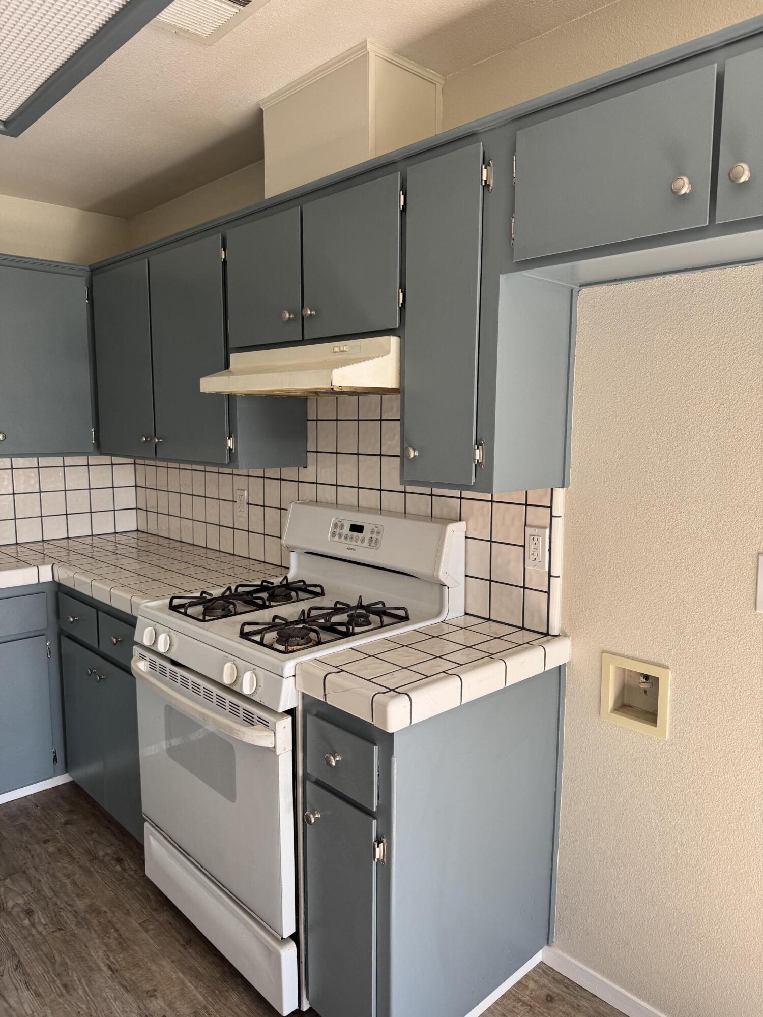 1205 Hawthorn St, Hanford, CA 93230