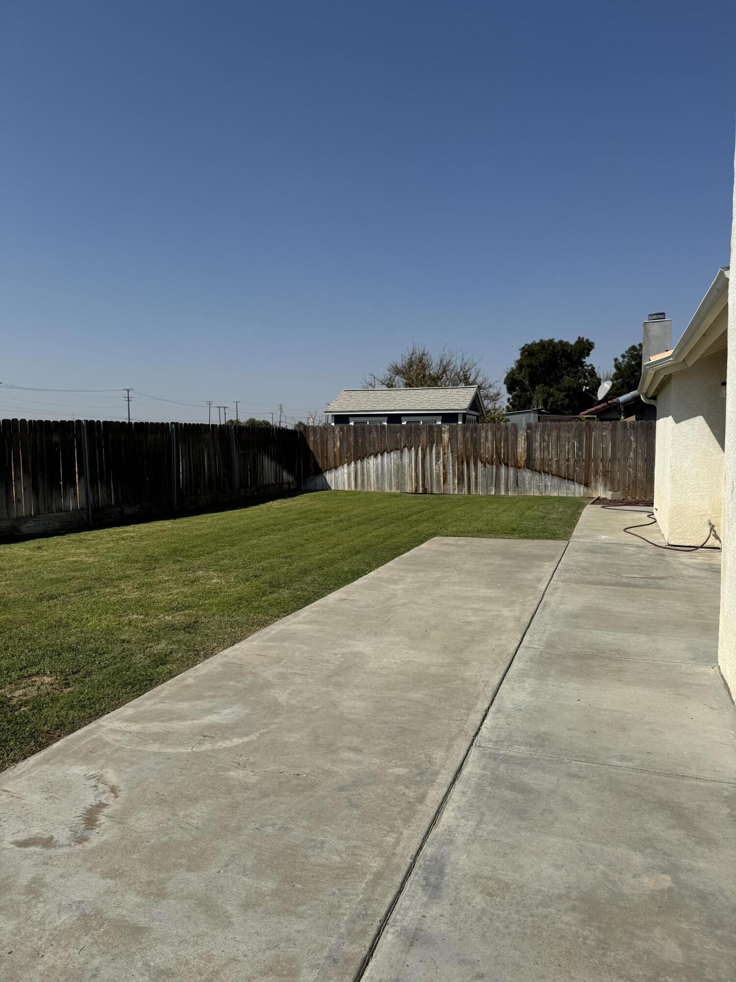 1205 Hawthorn St, Hanford, CA 93230