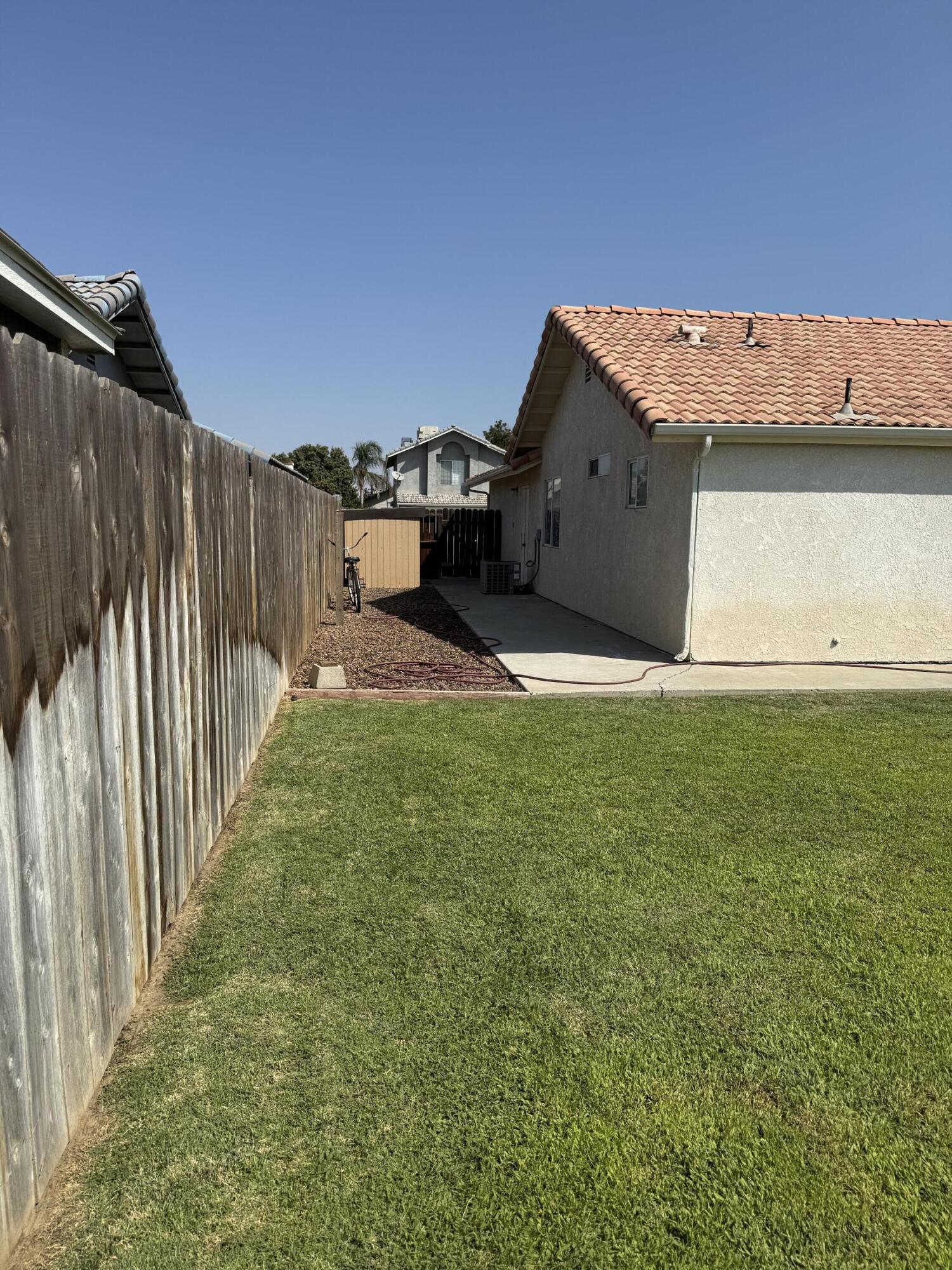 1205 Hawthorn St, Hanford, CA 93230