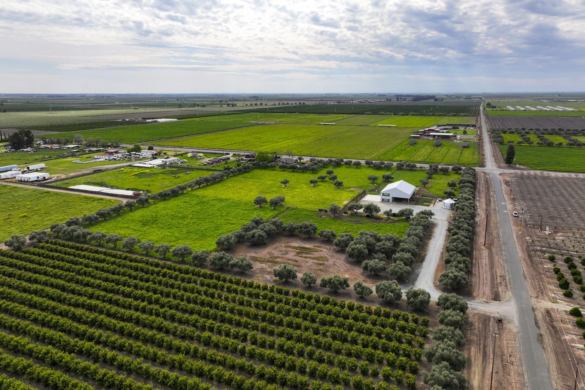 15725 Ave 376, Visalia, CA 93292