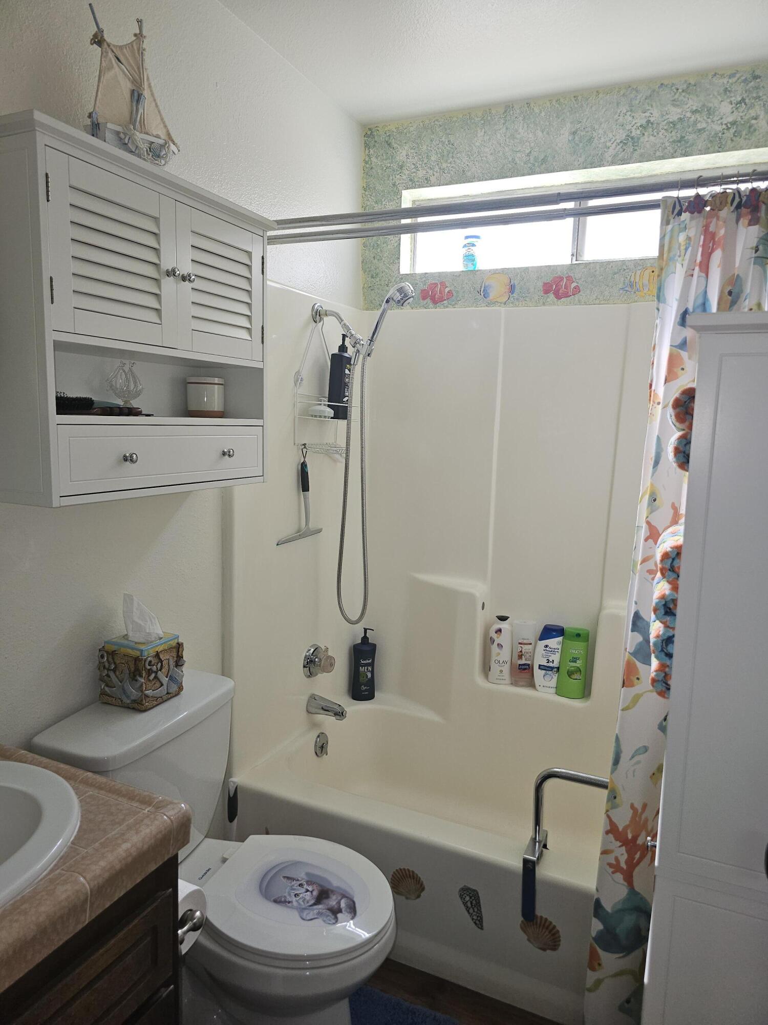 1205 E Ferguson Ave, Visalia, CA 93292