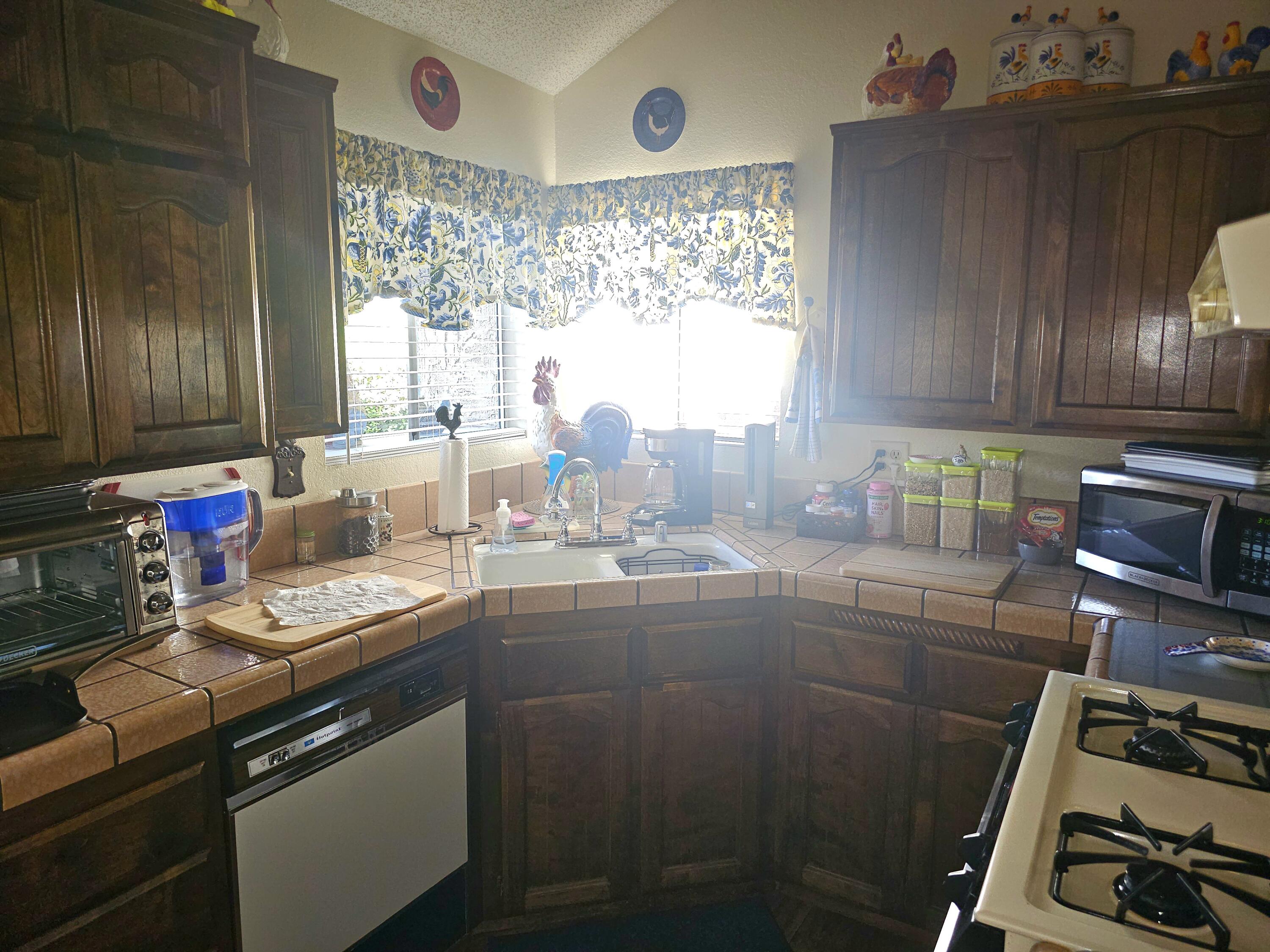 1205 E Ferguson Ave, Visalia, CA 93292