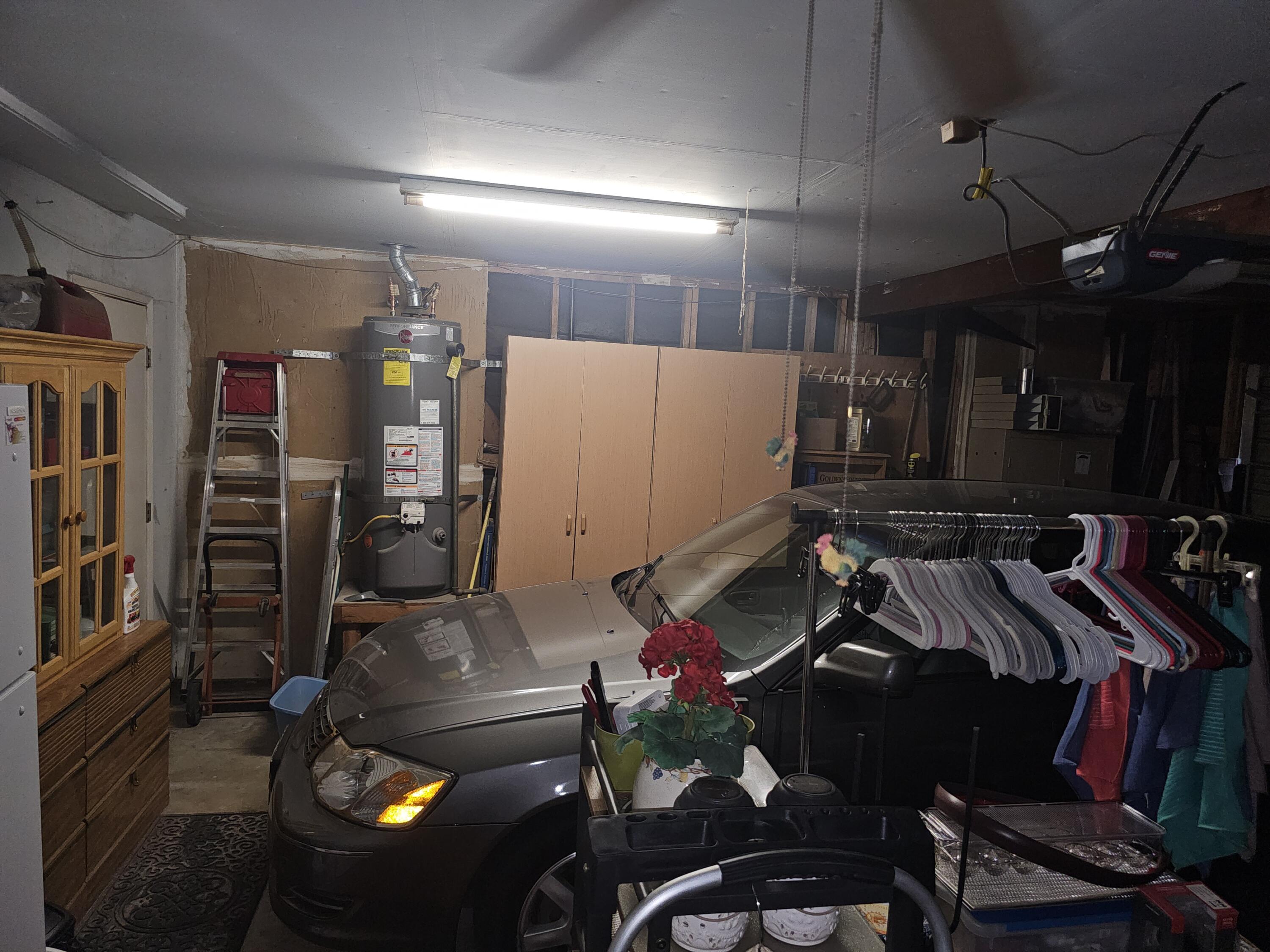 1205 E Ferguson Ave, Visalia, CA 93292