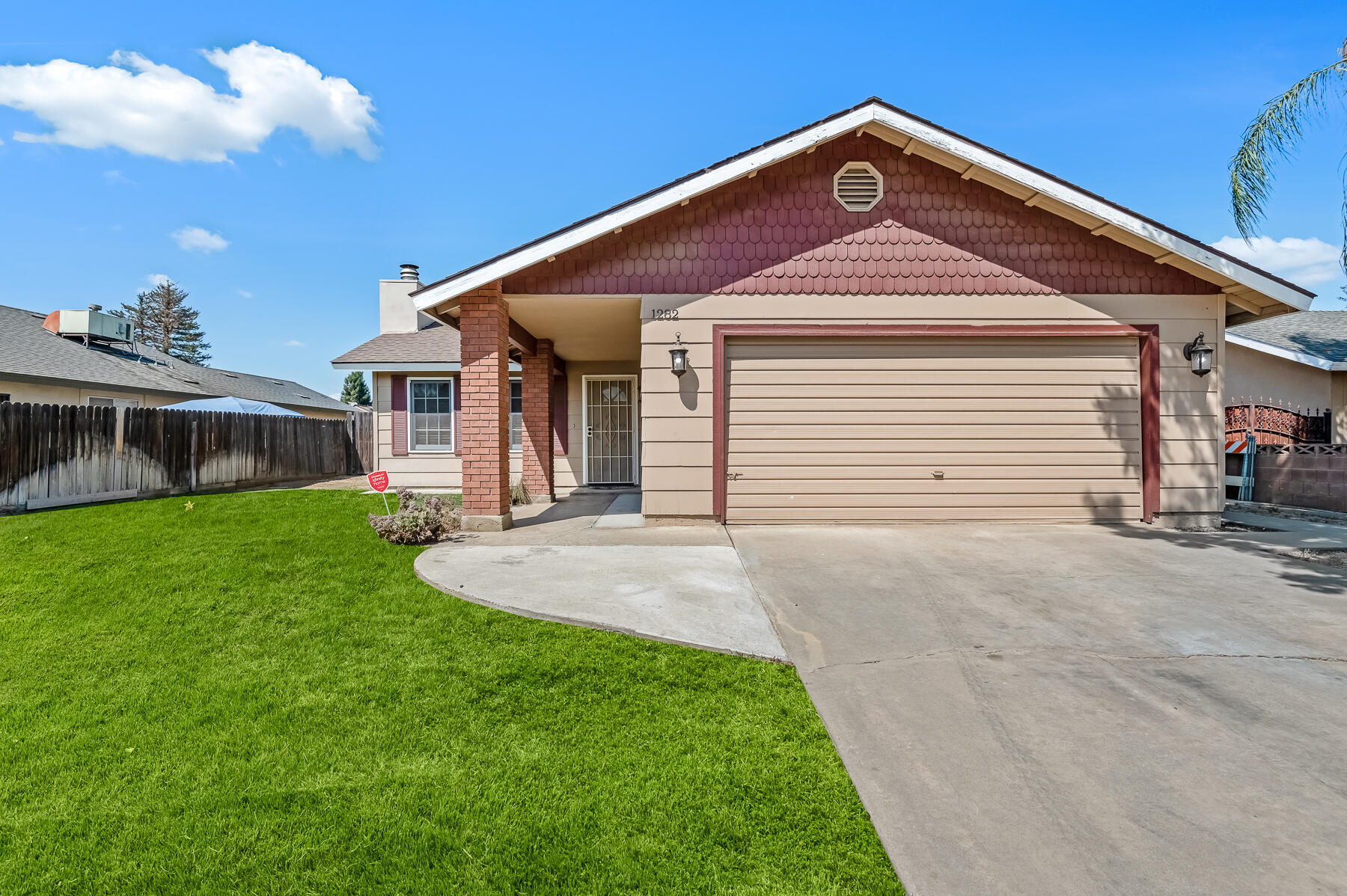 1282 E Ben Franklin Ave, Tulare, CA 93274