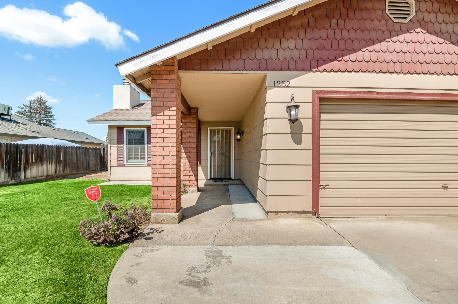 1282 E Ben Franklin Ave, Tulare, CA 93274