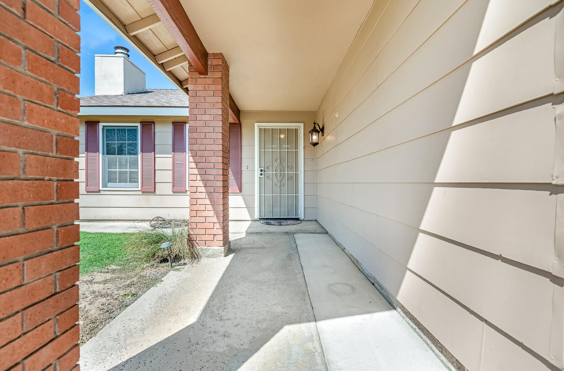 1282 E Ben Franklin Ave, Tulare, CA 93274