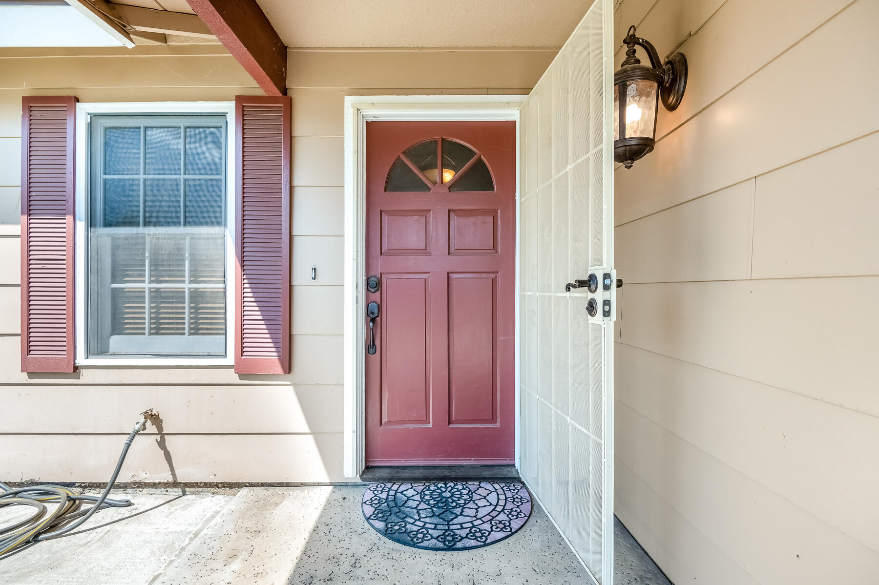 1282 E Ben Franklin Ave, Tulare, CA 93274