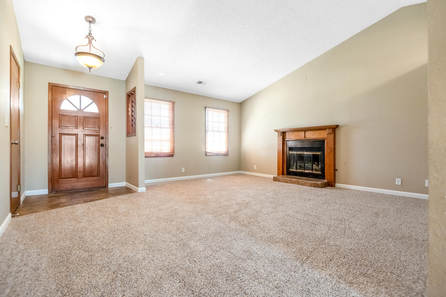 1282 E Ben Franklin Ave, Tulare, CA 93274